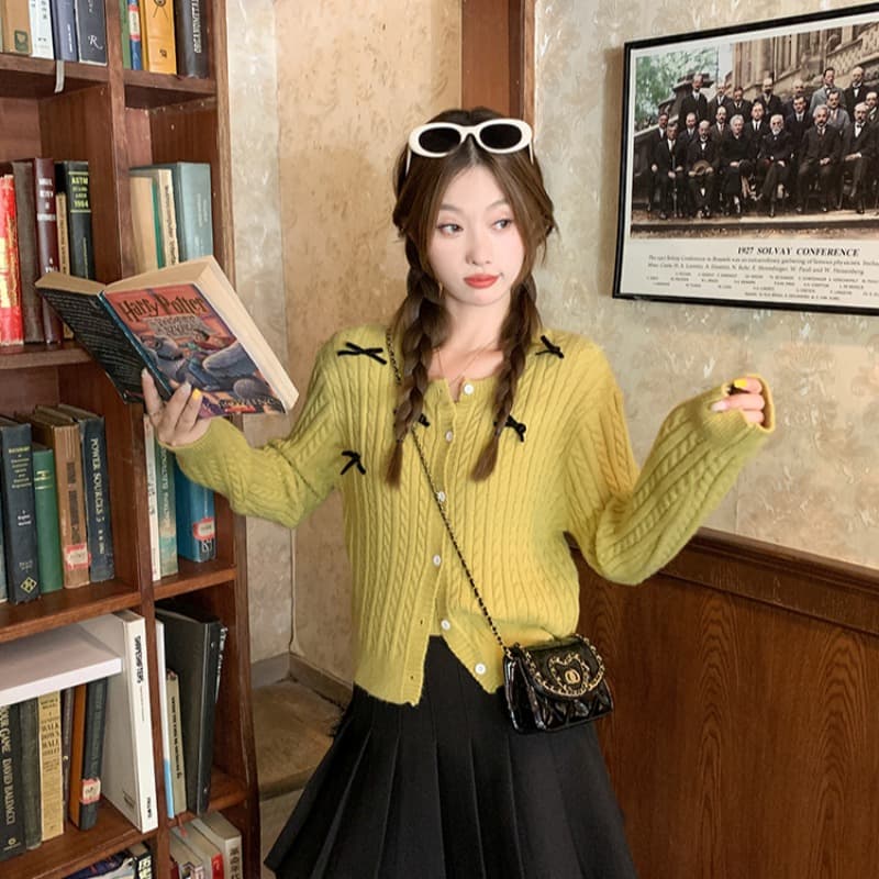 한 부서 나비 매듭 꽈배기 쇼트 스타일 니트 오픈 가디건 경기 슬립 여성 외부 잡아라. 의류 2026 이른 가을 착용 가져 가라. 투피스 세트