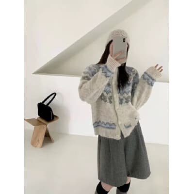 부드러운 바람 홀로우 아웃 스웨터 여자 새로운 가을 겨울 고급 센스 부드러운 찹쌀 루즈핏 니트 스웨터 맨위 진주 행침 목 긴팔 이미지 2