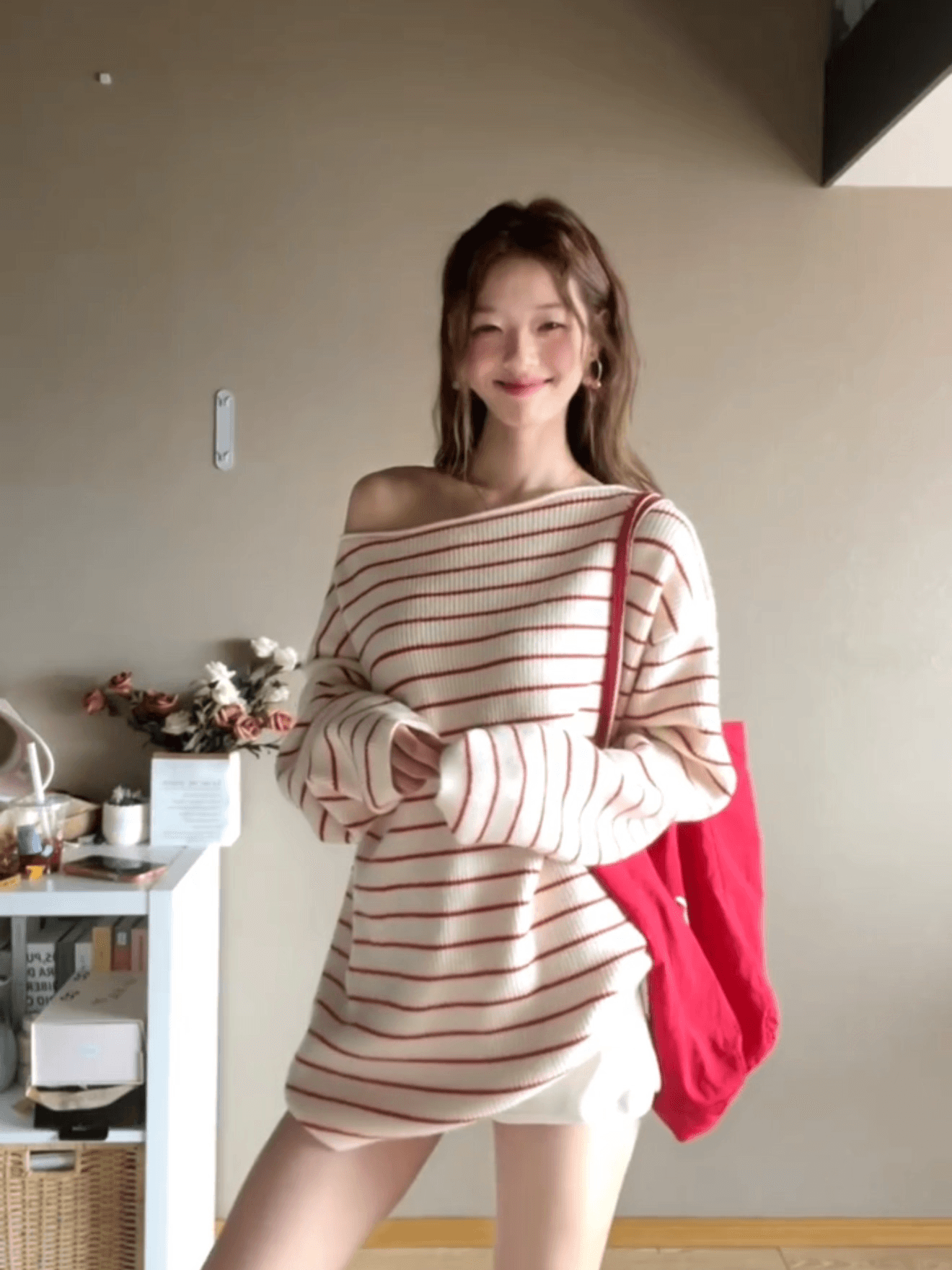 한 부서 느긋한 바람 스트라이프 오프숄더 니트 스웨터 여성 가을 새로운 비스듬한 어깨 루즈핏 이른 봄 품격 chic 맨위 상세 이미지 5