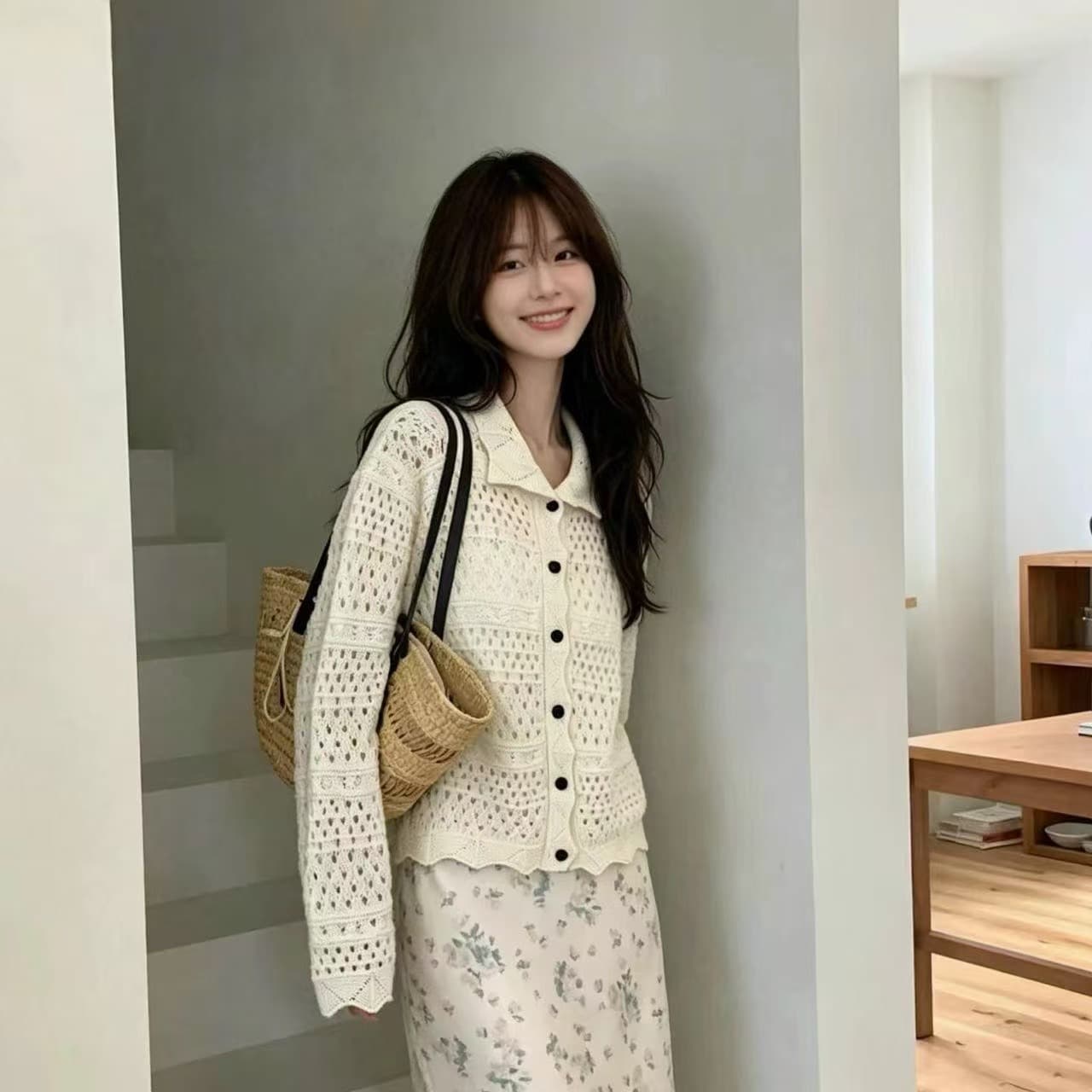 한국 부드러운 홀로우 아웃 폴로 칼라 니트 오픈 가디건 여성 품격 루즈핏 슬림해 보이는 디자인 센스 싱글 줄 버튼 긴팔 맨위 상세 이미지 2