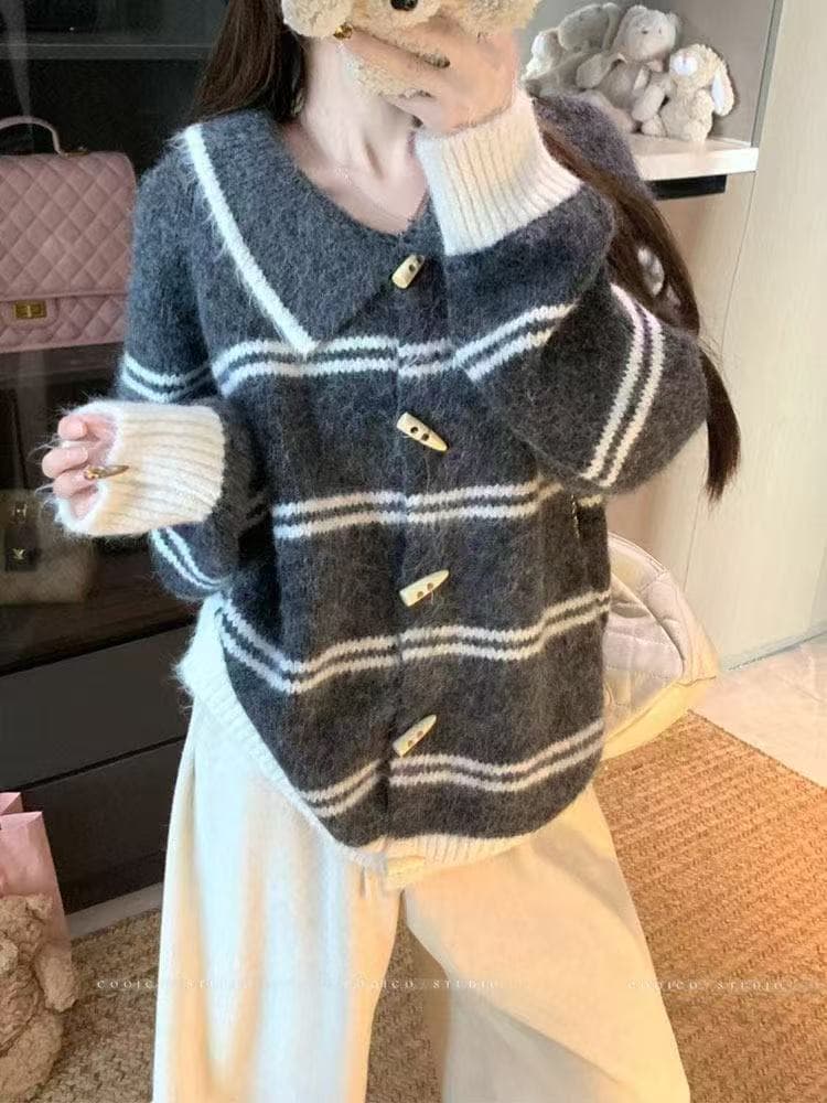 한 부서 배색 스트라이프 polo 폴로 칼라 오픈 가디건 나무 버클 니트 스웨터 슬림해 보이는 재킷 부드러운 찹쌀 디스플레이 화이트 니트 맨위 여성