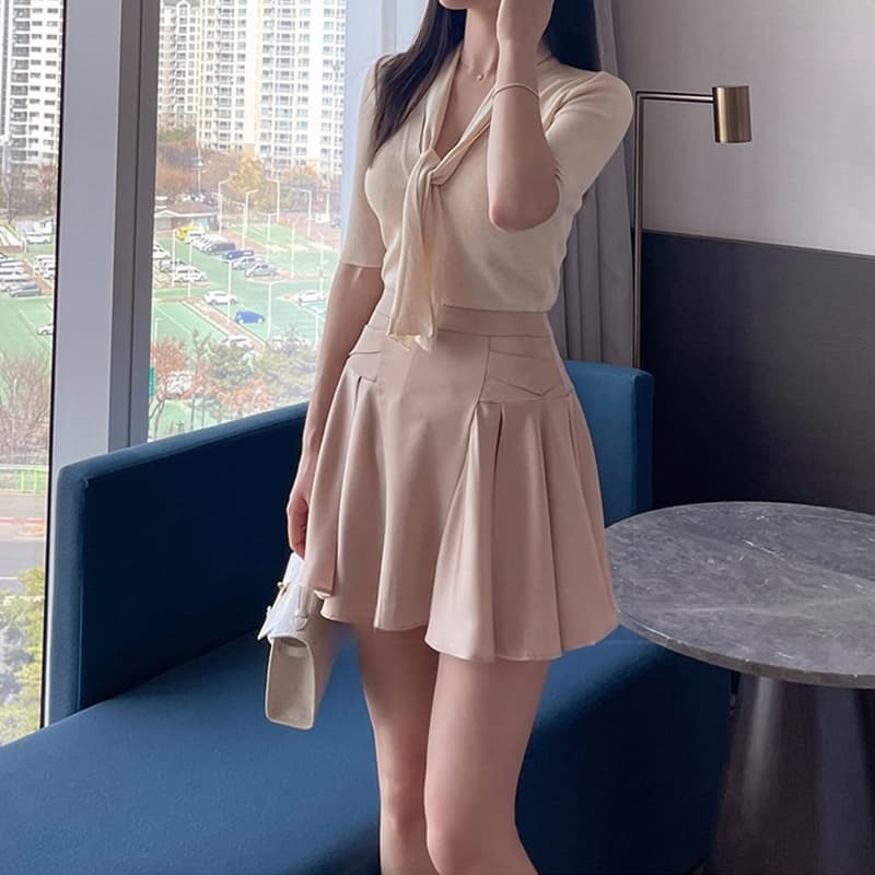 한국 동대문 단색 부드러운 품격 레이스업 섹시함 V넥 몸매 가꾸기 슬림해 보이는 중간 소매 니트 스웨터 맨위 여성