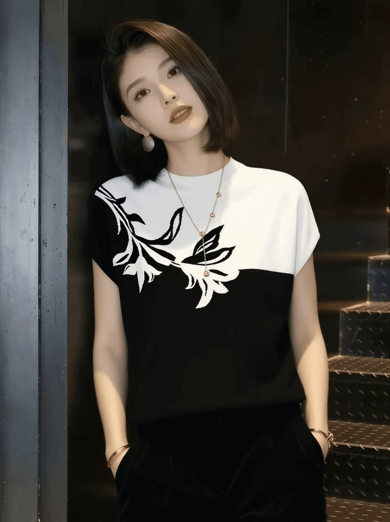 2026 여름 새로운 빛 럭셔리 바람 배색 자카드 반팔 티셔츠 니트 스웨터 여성 루즈핏 슬림해 보이는 품격 맨위 트렌디 이미지 2
