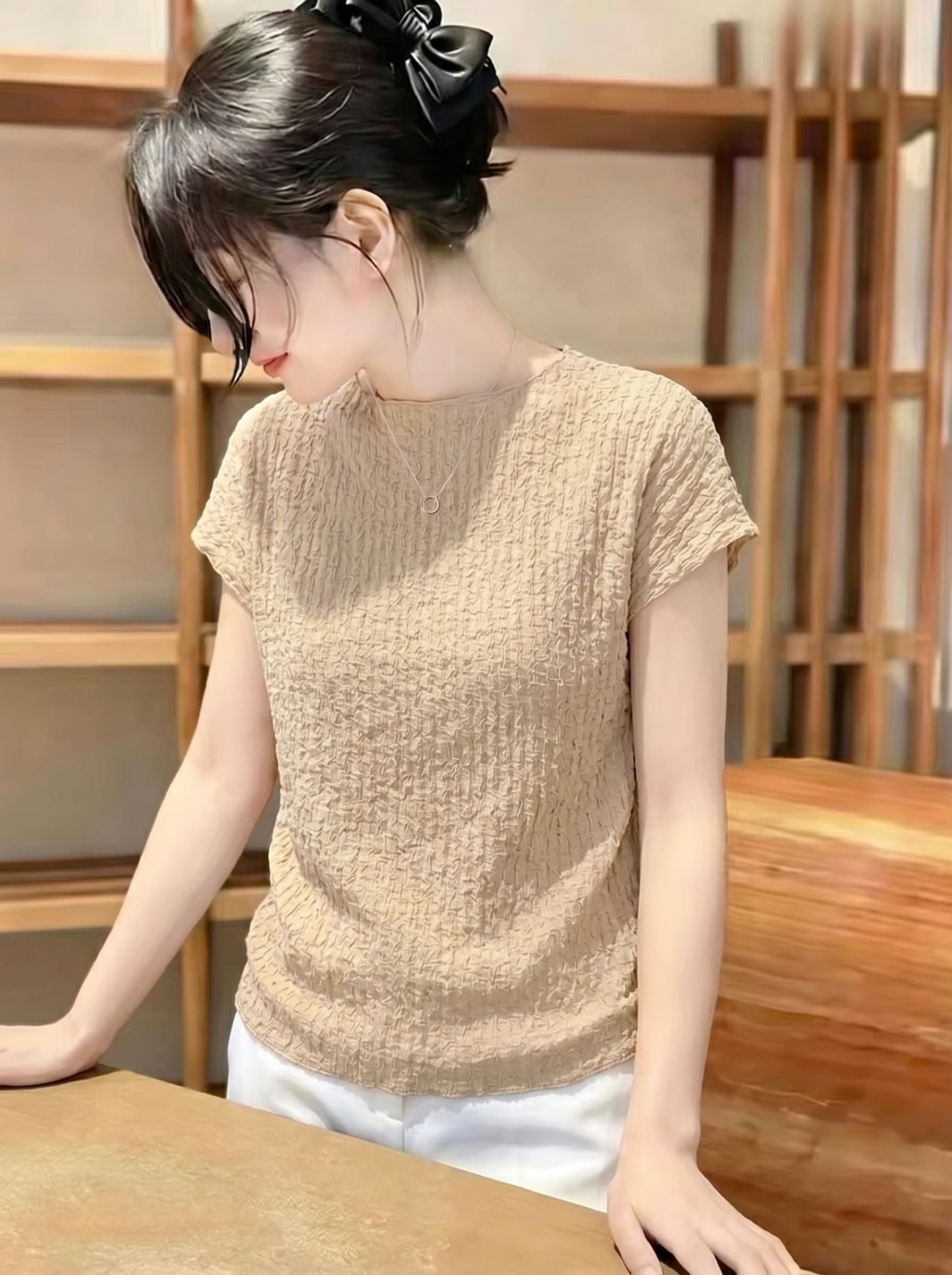 반하이넥 질감 센스 반팔 티셔츠 여성 2026 새로운 여름 Seersucker 주름 몸매 가꾸기 맨위 이미지 2
