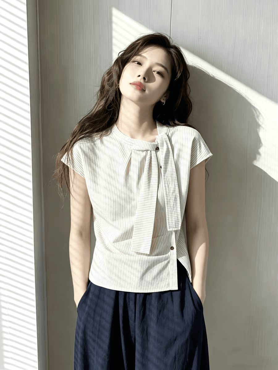 프랑스식 디자인 센스 패션 세로 줄무늬 반팔 여성 셔츠 여름 새로운 비대칭 리본 칼라 심지어 어깨 소매 맨위 상세 이미지 3