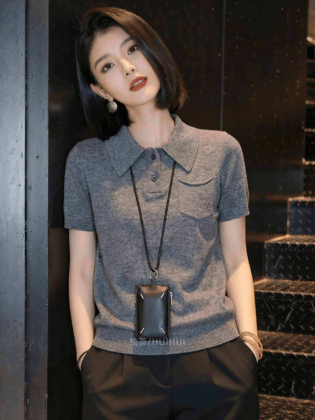 회색 폴로 칼라 티셔츠 여성 2026 여름 새로운 패션 연령 감소 몸매 가꾸기 슬림해 보이는 긍정적 인 어깨 니트 동정 맨위 상세 이미지 2