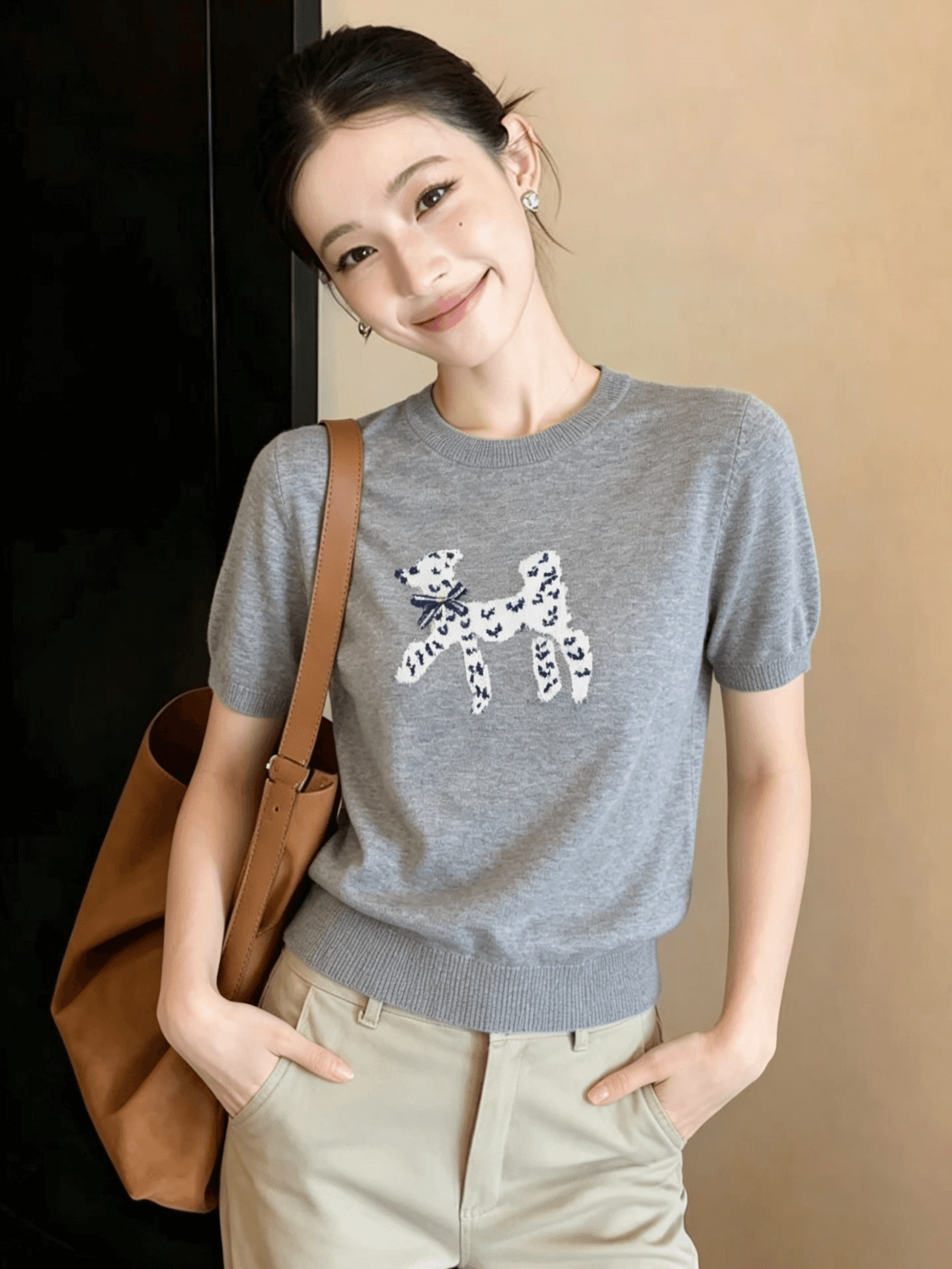 회색 반팔 니트 스웨터 여자 2026 새로운 여름 배색 자수 고급 센스 품격 여성 얇은 스타일 맨위 상세 이미지 4