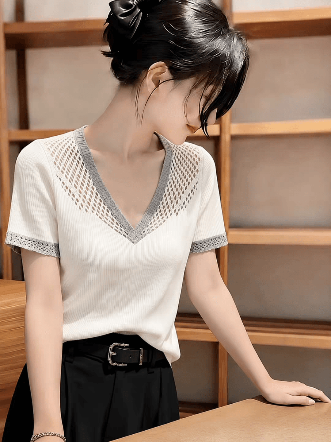 레트로 화이트 홀로우 아웃 V넥 반팔 니트 스웨터 여성 2026 여름 새로운 고유 한 Chic 몸매 가꾸기 다용도 맨위 상세 이미지 1