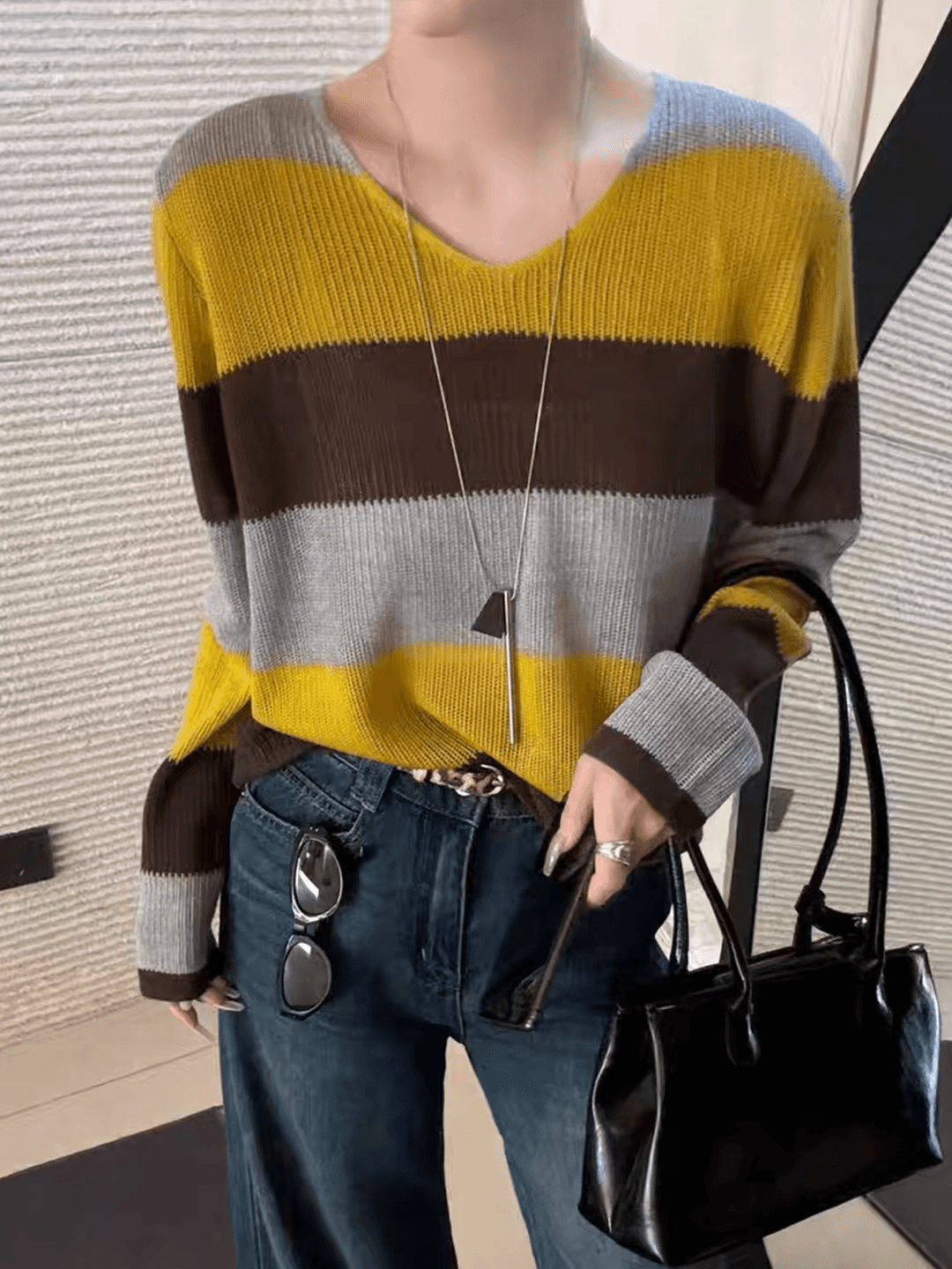 스트라이프 배색 V넥 풀오버 스웨터 여자 가을 겨울 한 부서 착용 가져 가라. 느긋한 바람 고급 센스 루즈핏 니트 스웨터 맨위 상세 이미지 3