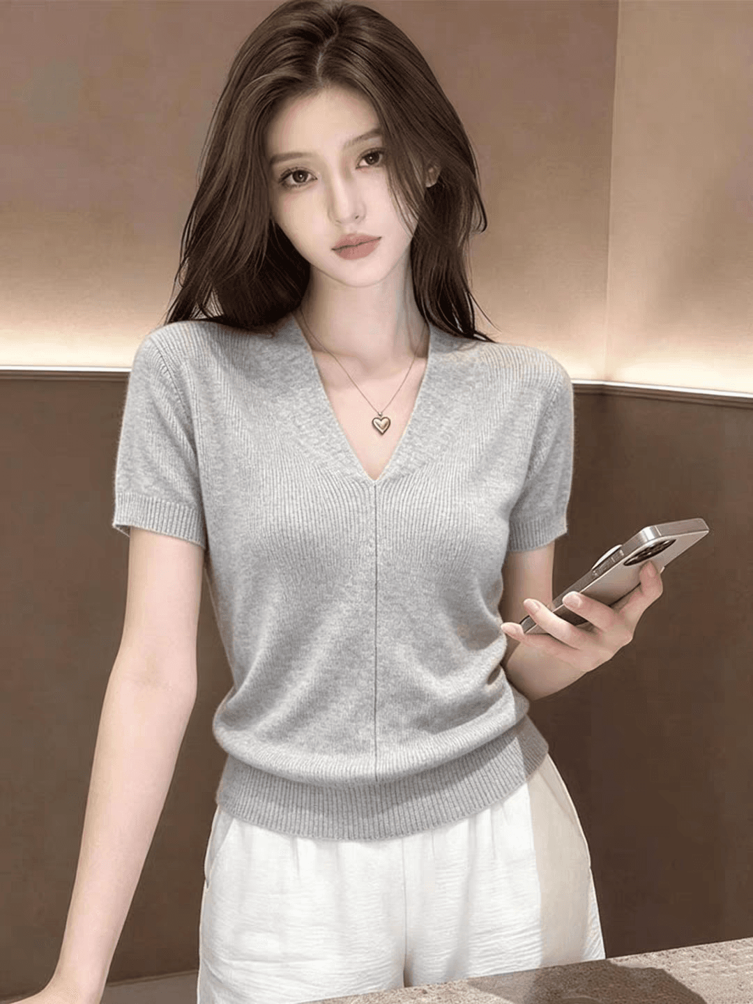 한 부서 빛 럭셔리 2026 년 여름 패션 V넥 니트 스웨터 여성 품격 몸매 가꾸기 여성 로얄 자매 반팔 맨위
