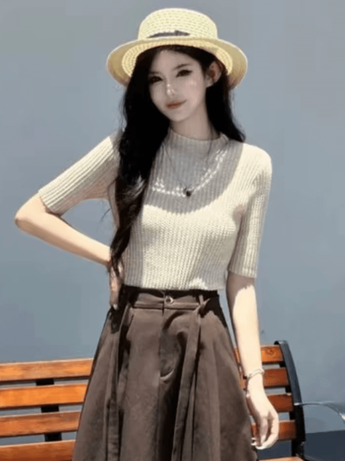 2026 이른 가을 새로운 회색 니트 스웨터 반팔 동정 여성 의류 고급 센스 몸매 가꾸기 슬림해 보이는 중간 소매 쇼트 스타일 맨위 상세 이미지 3