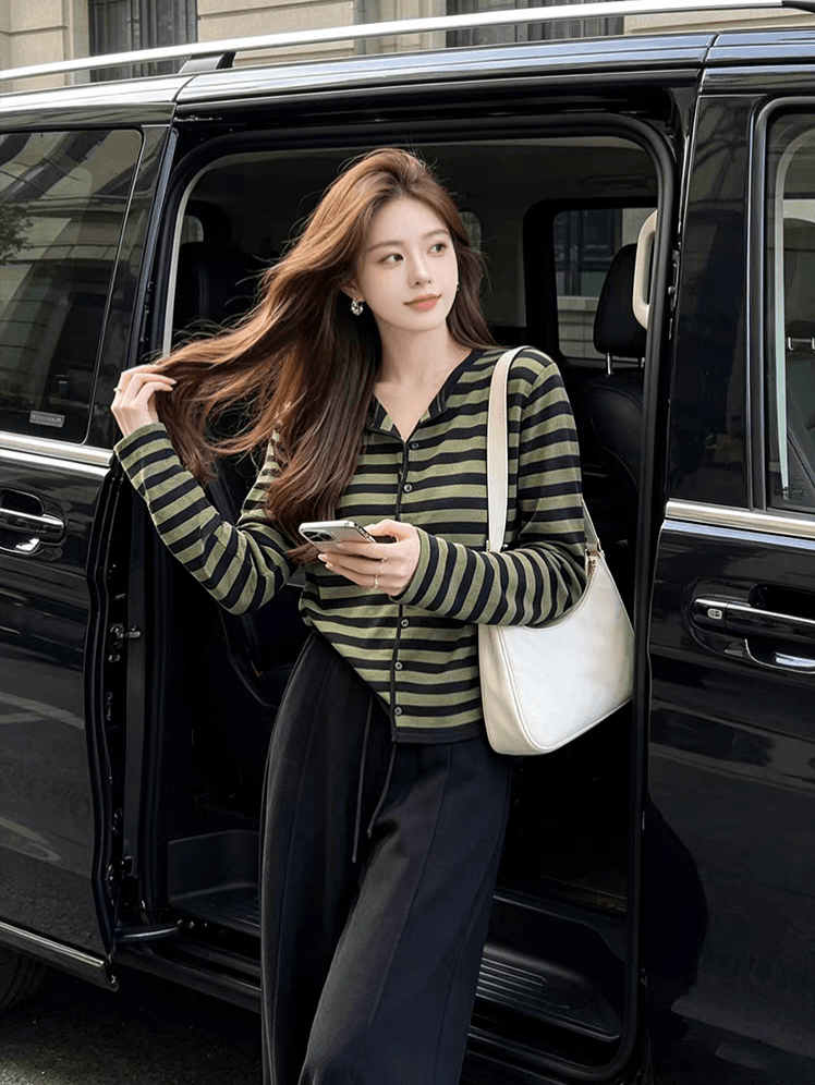 페이크 레이어드 스트라이프 폴로 칼라 니트 오픈 가디건 긴팔 티셔츠 여성 가을 디자인 센스 루즈핏 품격 기본 셔츠 맨위 이미지 3