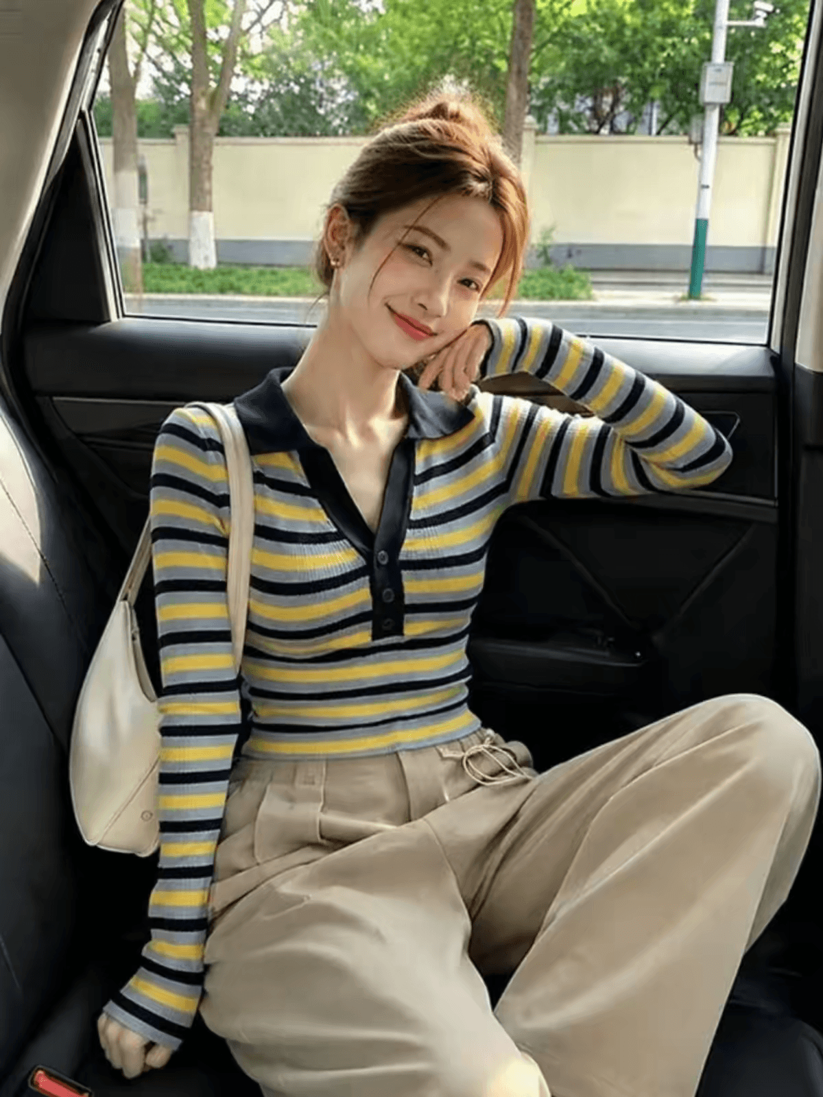 검정색 고급 센스 배색 스트라이프 반 개방 칼라 니트 스웨터 여성 가을 새로운 품격 다용도 슬림해 보이는 기본 셔츠 트렌디 이미지 3