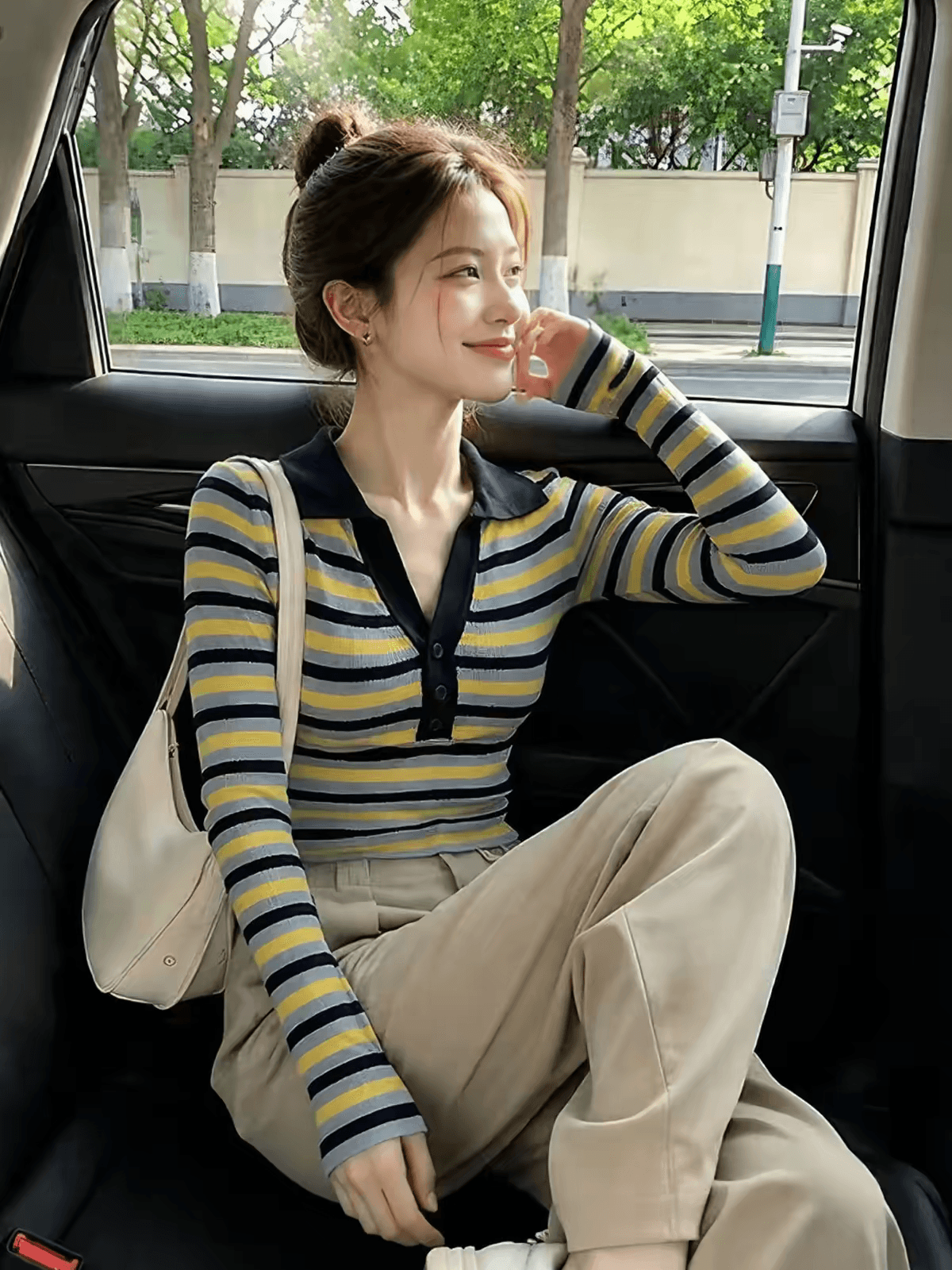 검정색 고급 센스 배색 스트라이프 반 개방 칼라 니트 스웨터 여성 가을 새로운 품격 다용도 슬림해 보이는 기본 셔츠 트렌디 상세 이미지 1