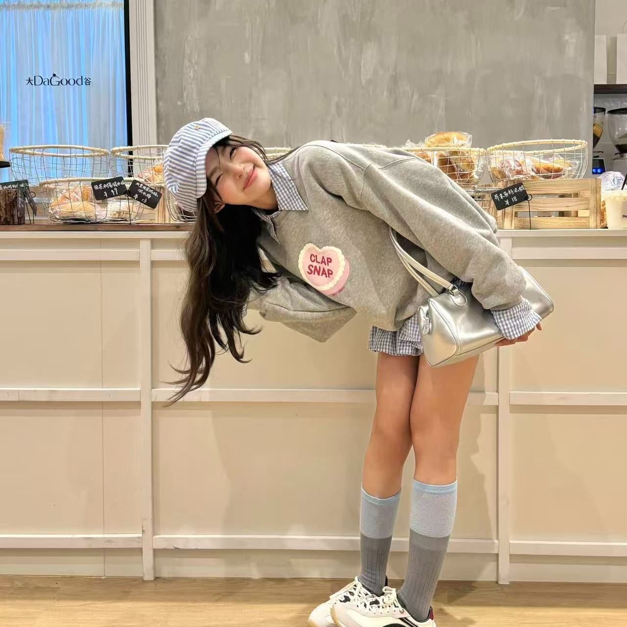 후아 면 복합 얇은 스타일 320 그램 털이 있는 420g 헝겊 프린트 루즈핏 라운드 넥 후드티 여성 이미지 5