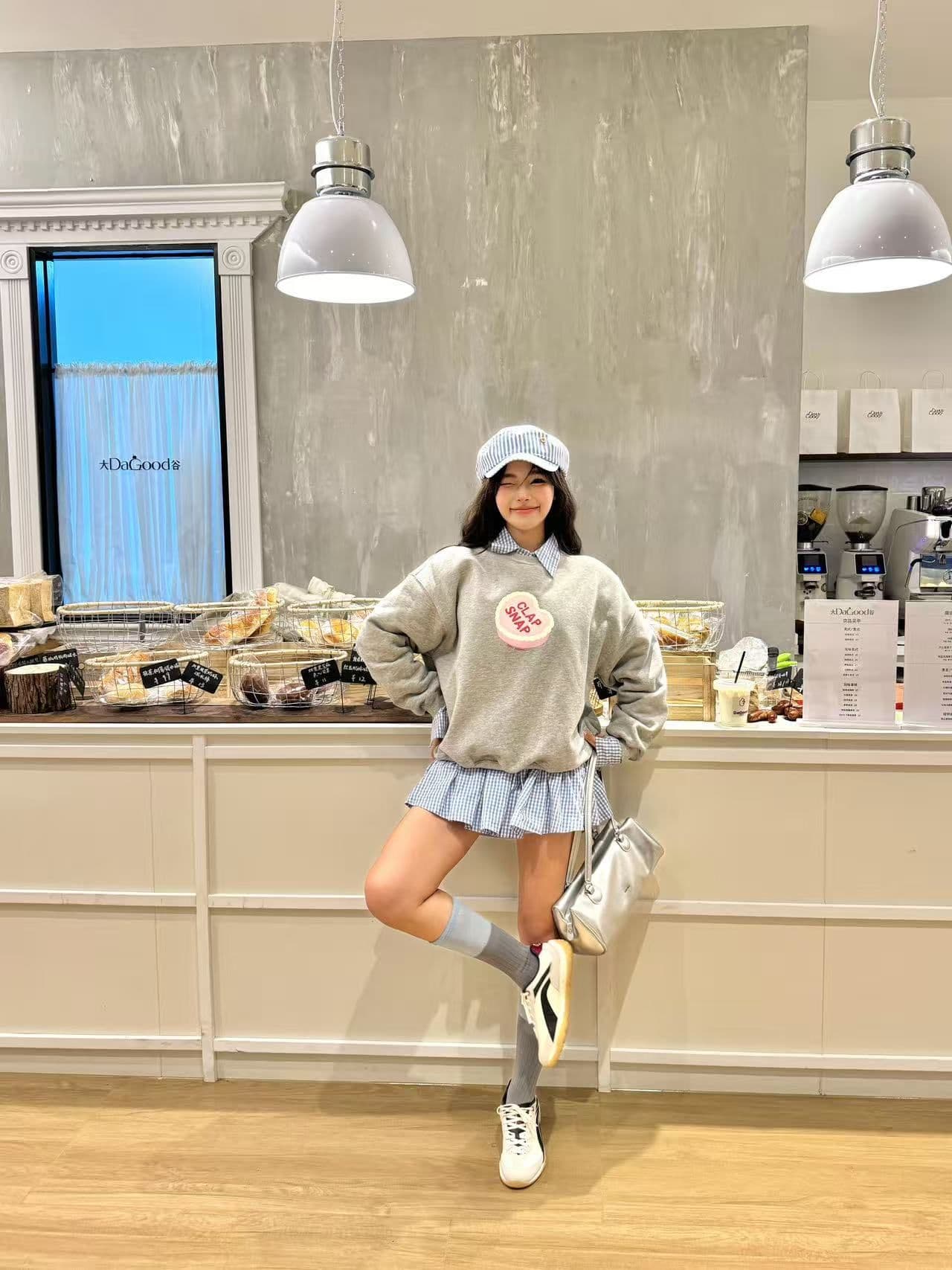 후아 면 복합 얇은 스타일 320 그램 털이 있는 420g 헝겊 프린트 루즈핏 라운드 넥 후드티 여성 상세 이미지 4