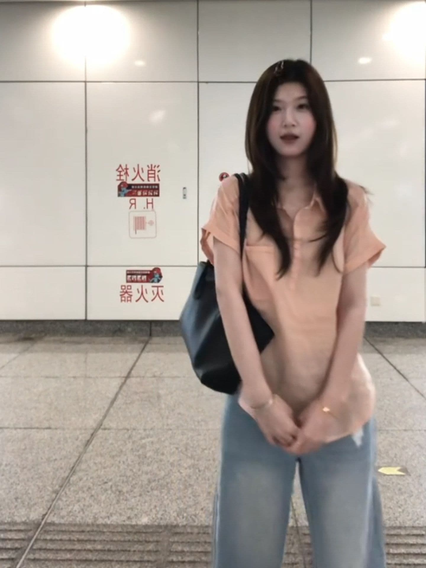 경관 그림 하프 열기 볼륨 측면 허리 수축 반팔 여성 셔츠 새로운 Chic 캐주얼 슬림해 보이는 헨리 칼라 맨위 상세 이미지 3