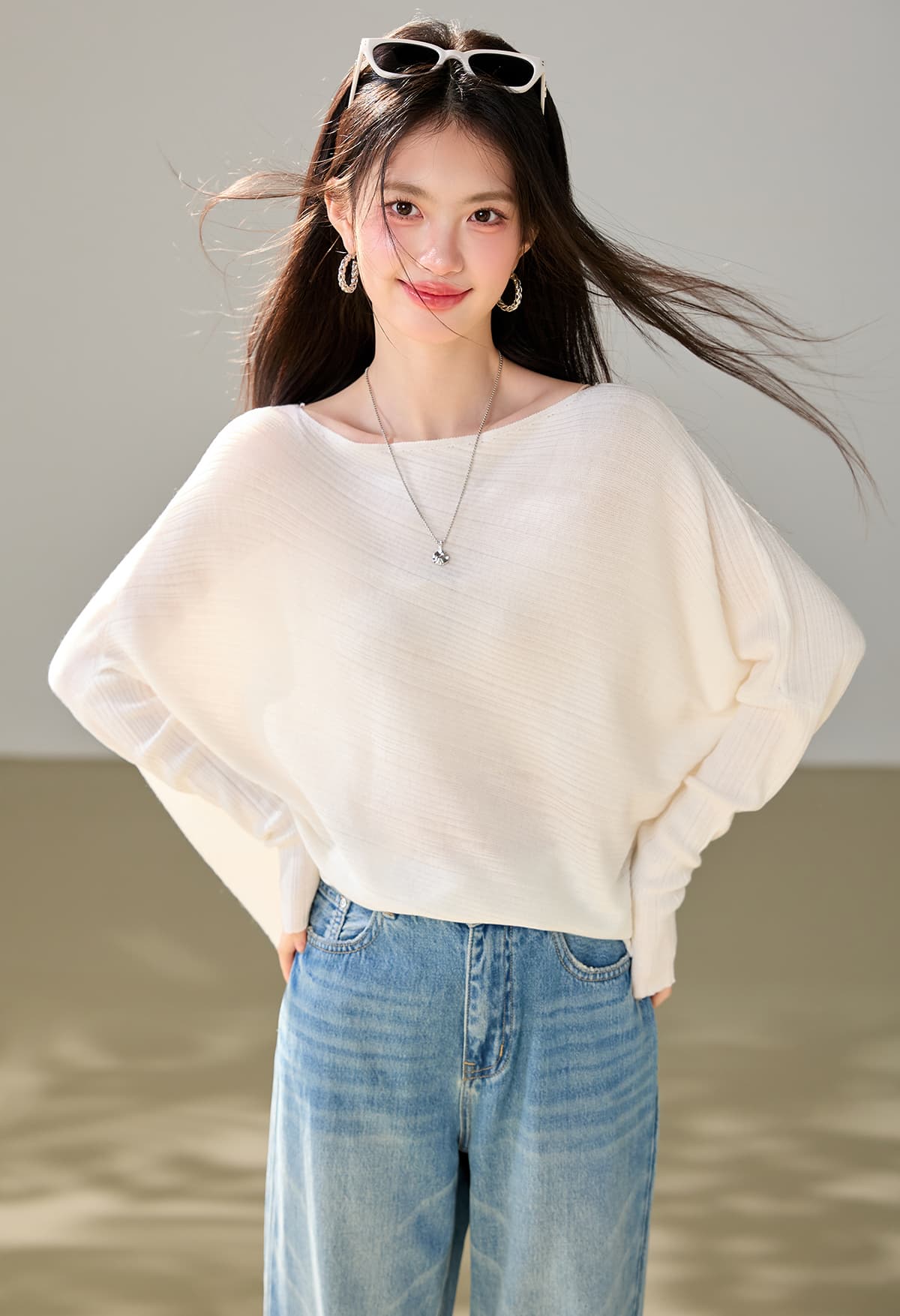 가을 얇은 스타일 배트윙 소매 얼음 실크 자외선 차단 블라우스 고급 센스 루즈핏 느긋한 쇄골 오프숄더 니트 맨위 여성 이미지 3
