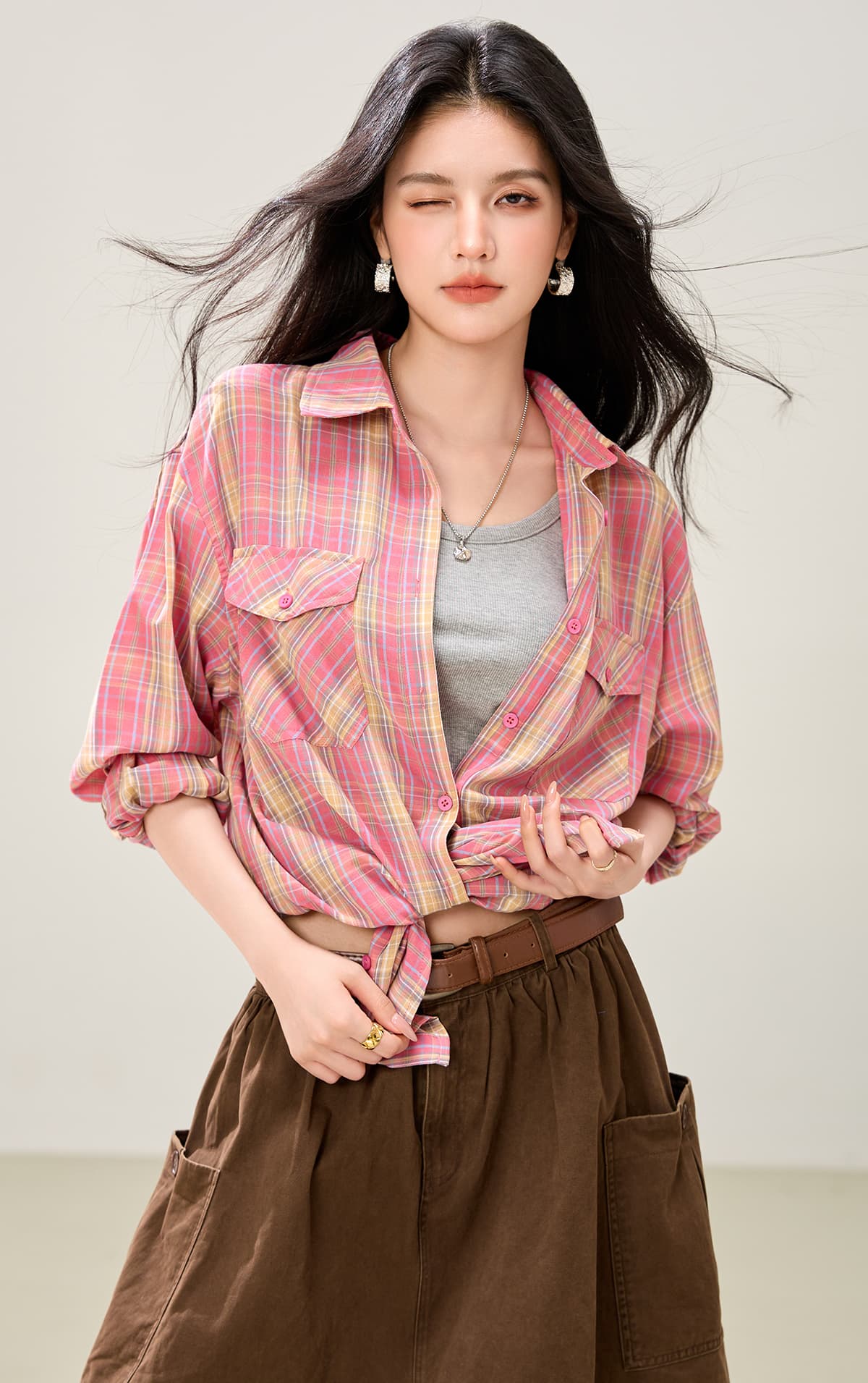 핑크색 체크무늬 긴팔 여성 셔츠 2026 가을 새로운 느긋한 바람 슈퍼 잘 생긴 루즈핏 셔츠 다용도 맨위 이미지 2