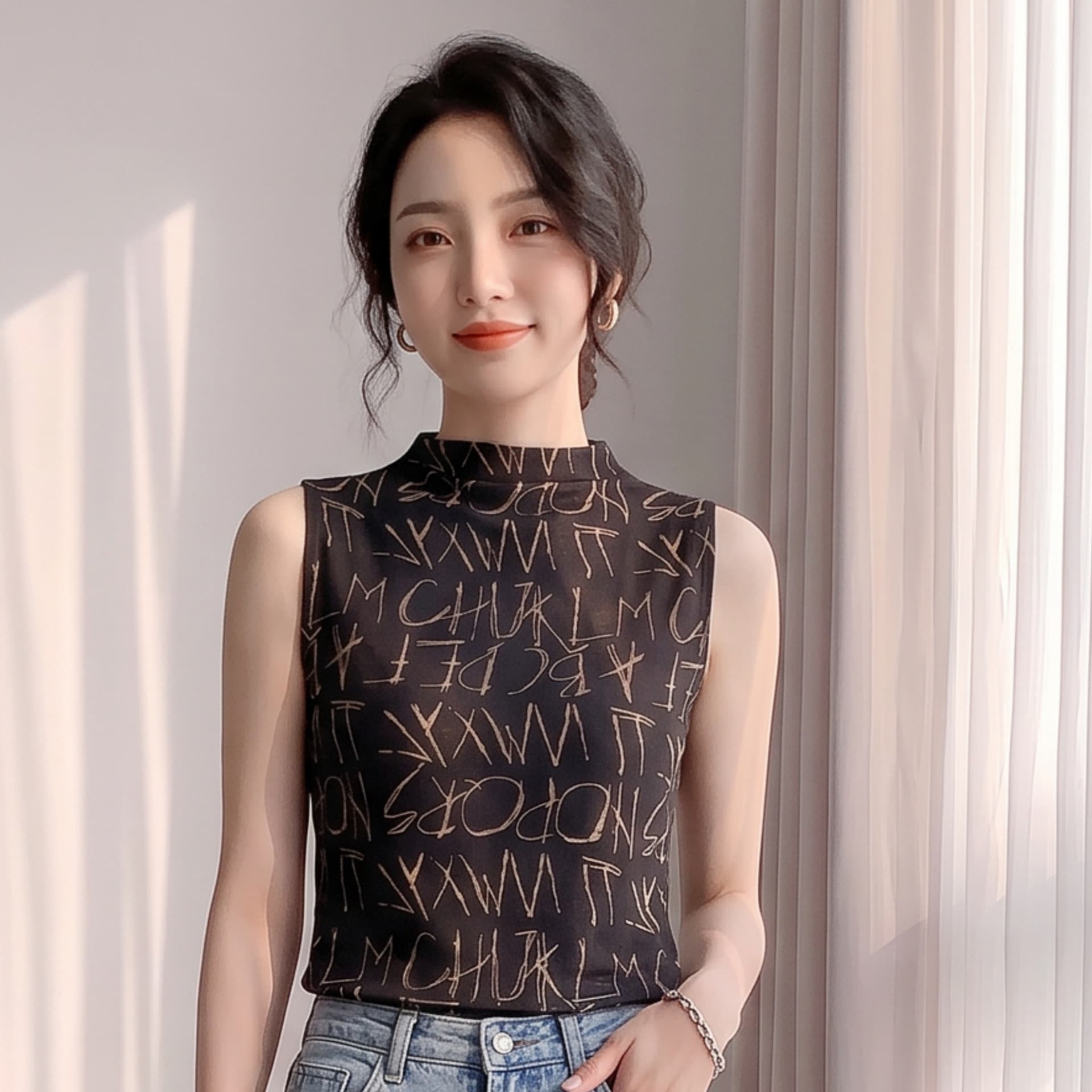 2026 가을 새로운 패션 알파벳 바퀴 프린트 민소매 반하이넥 티셔츠 여성 몸매 가꾸기 품격 맨위 작은 셔츠 상세 이미지 7