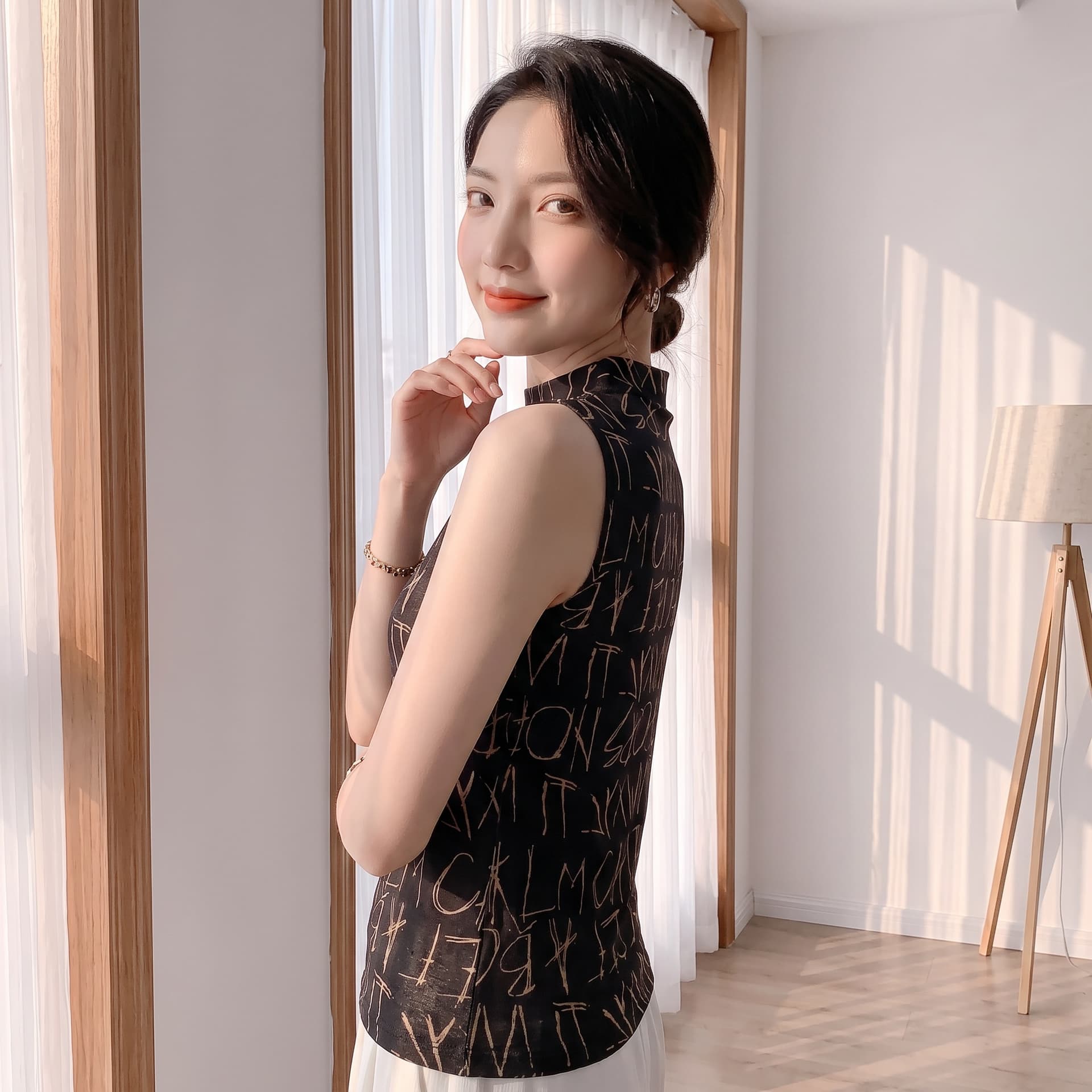 2026 가을 새로운 패션 알파벳 바퀴 프린트 민소매 반하이넥 티셔츠 여성 몸매 가꾸기 품격 맨위 작은 셔츠 상세 이미지 32