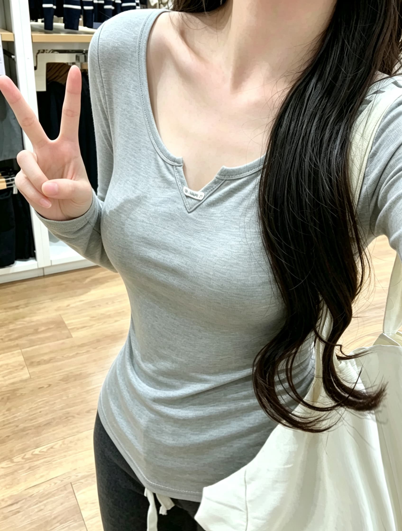 실사 정가 한 부서 낮은 네크라인 고급 센스 화이트 인사이드 가져 가라. 긴팔 티셔츠 기본 셔츠 슬림해 보이는 맨위 여성 상세 이미지 4