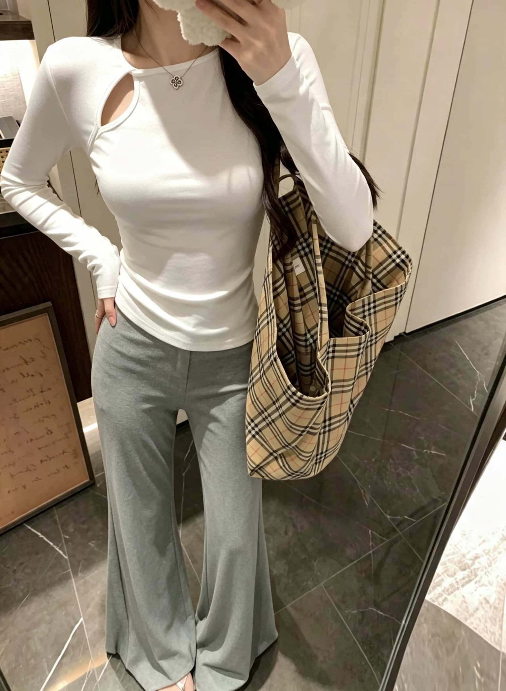 실사 정가 단색 색상 기본 셔츠 인사이드 가져 가라. 여성 이른 가을 긴팔 몸매 가꾸기 디자인 센스 작은 대중 홀로우 아웃 맨위 상세 이미지 5