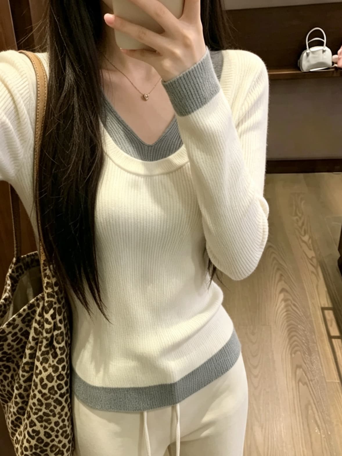 실사 정가 한 부서 페이크 레이어드 V넥 긴팔 니트 스웨터 여성 봄 가을 몸매 가꾸기 슬림해 보이는 레트로 작은 맨위 상세 이미지 12