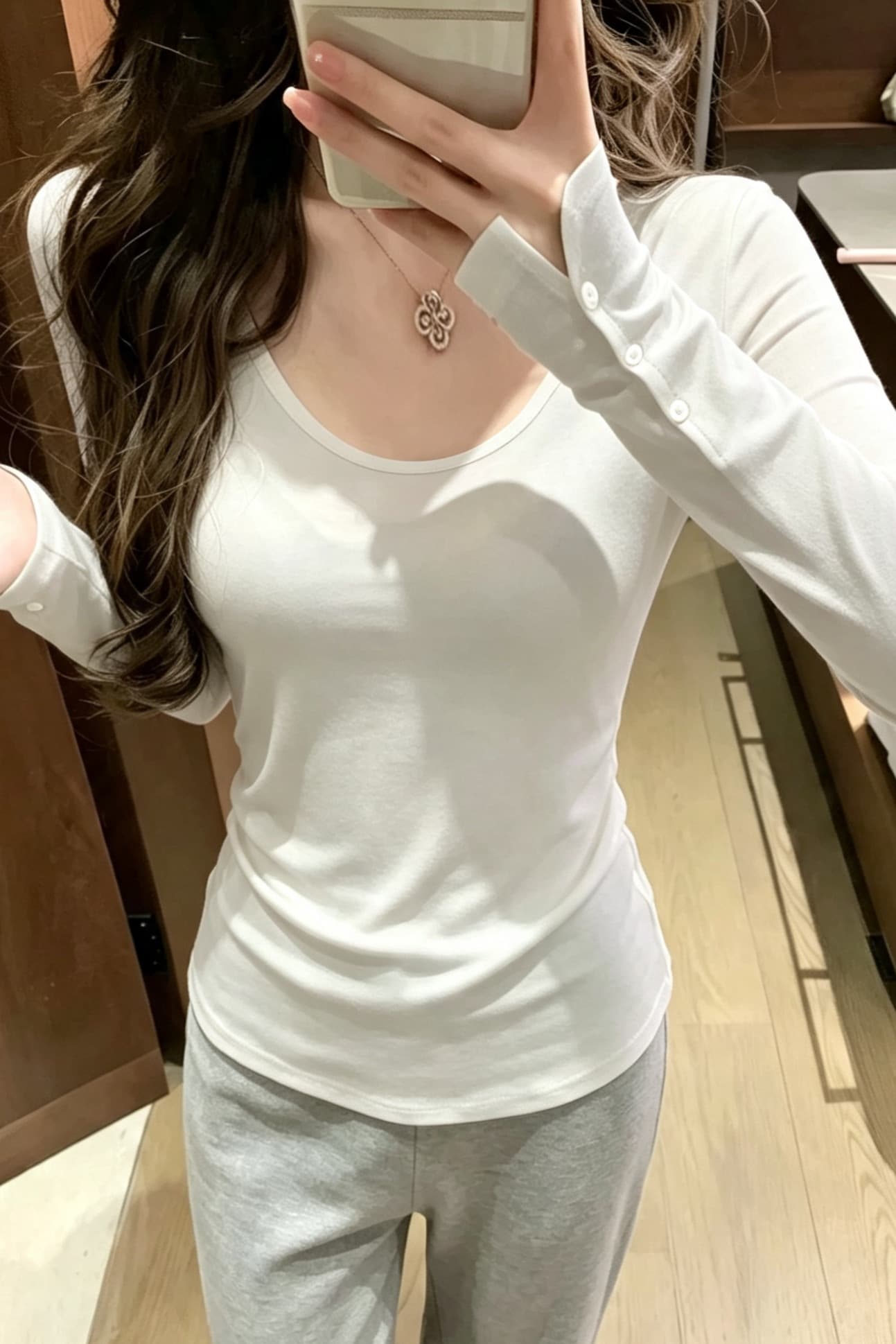 실사 정가 한국 스타일 다용도 u 칼라 디자인 센스 단추 커프스 긴팔 티셔츠 여성 가을 겨울 슬림해 보이는 맨위 이미지 5