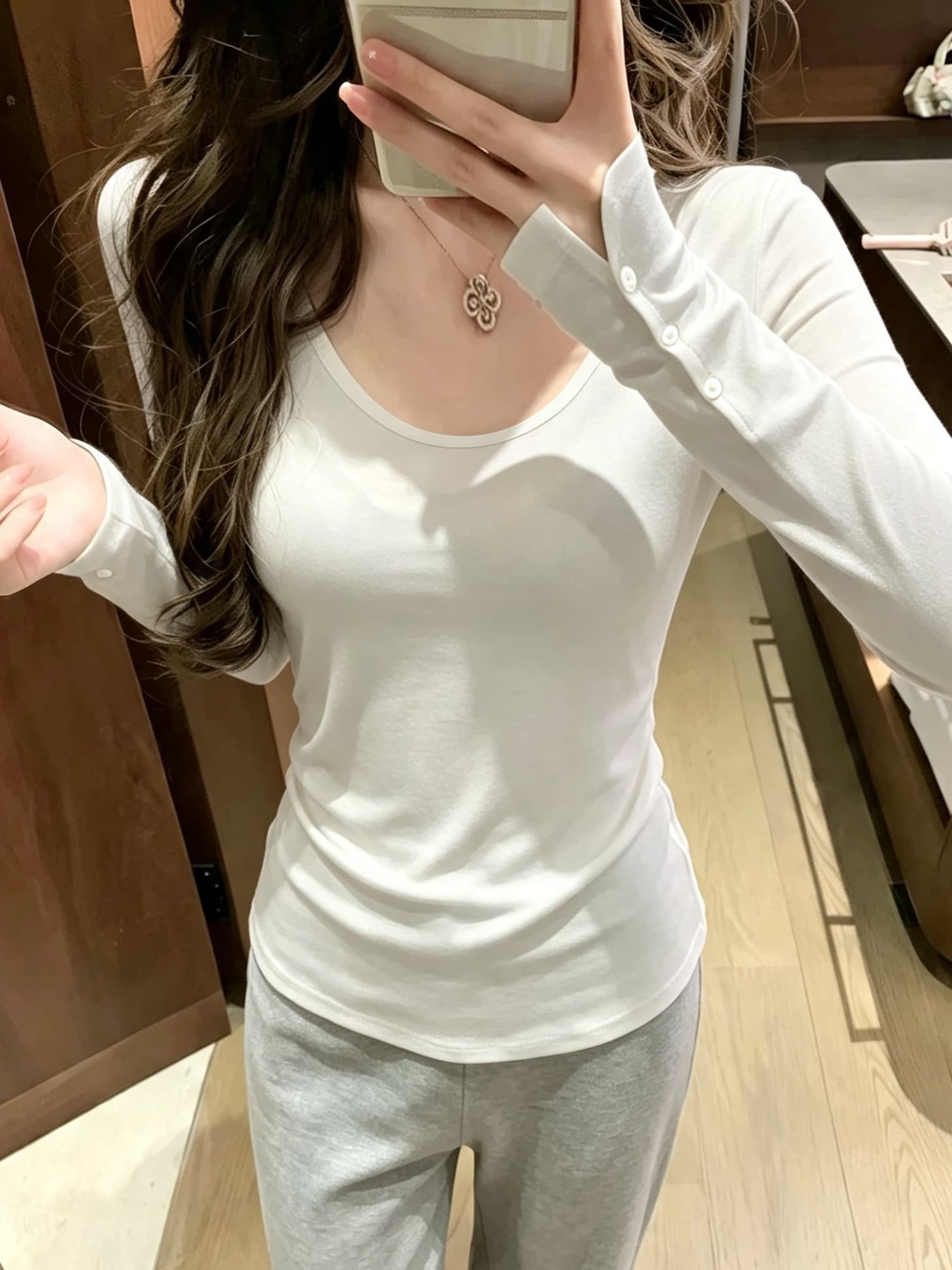 실사 정가 한국 스타일 다용도 u 칼라 디자인 센스 단추 커프스 긴팔 티셔츠 여성 가을 겨울 슬림해 보이는 맨위 상세 이미지 4
