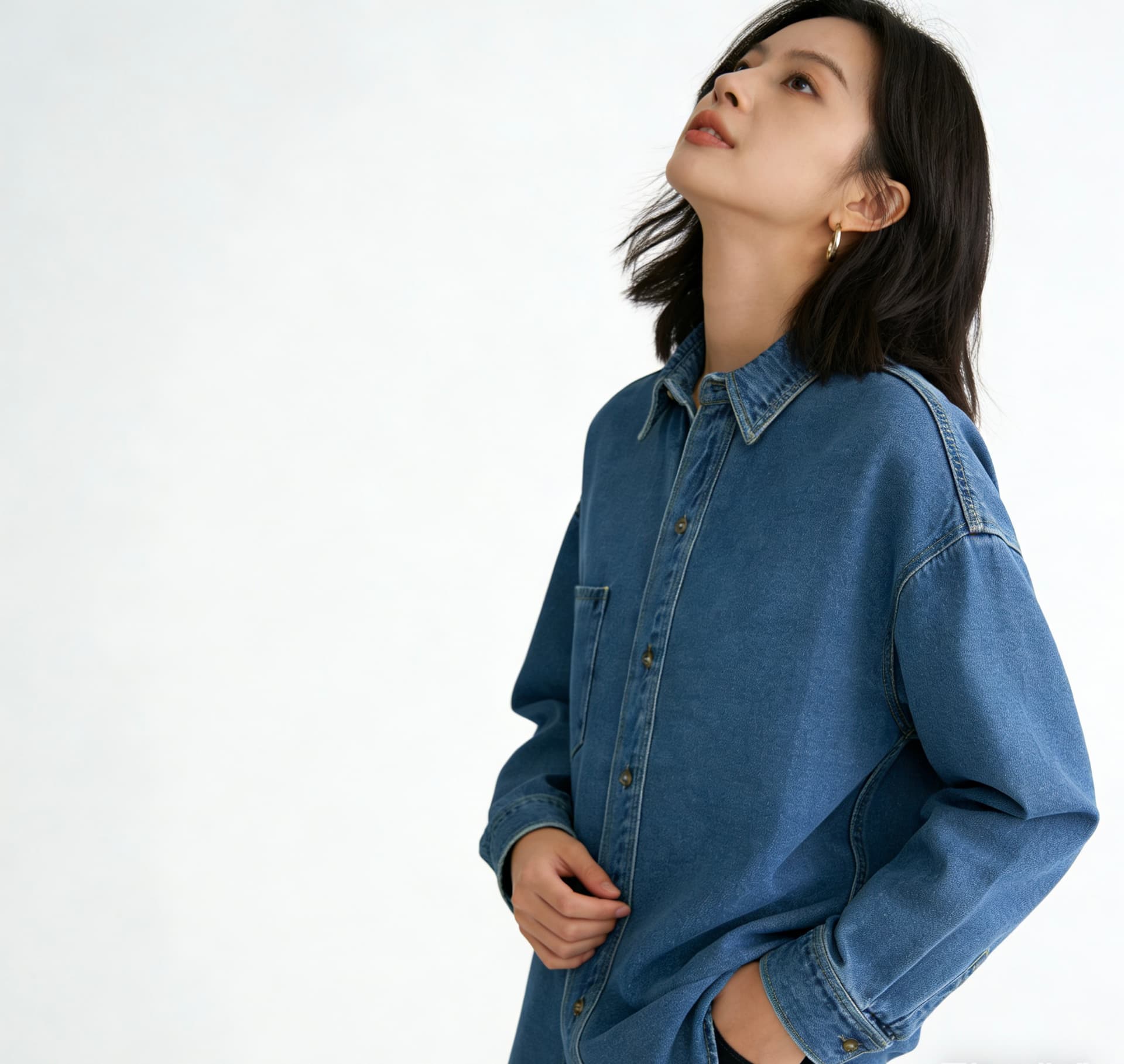 2026 새로운 세련된 oversize 가을 어깨 디자인 센스 작은 대중 루즈핏 셔츠 프로필 모양 데님 여성 코트 가을 상세 이미지 2