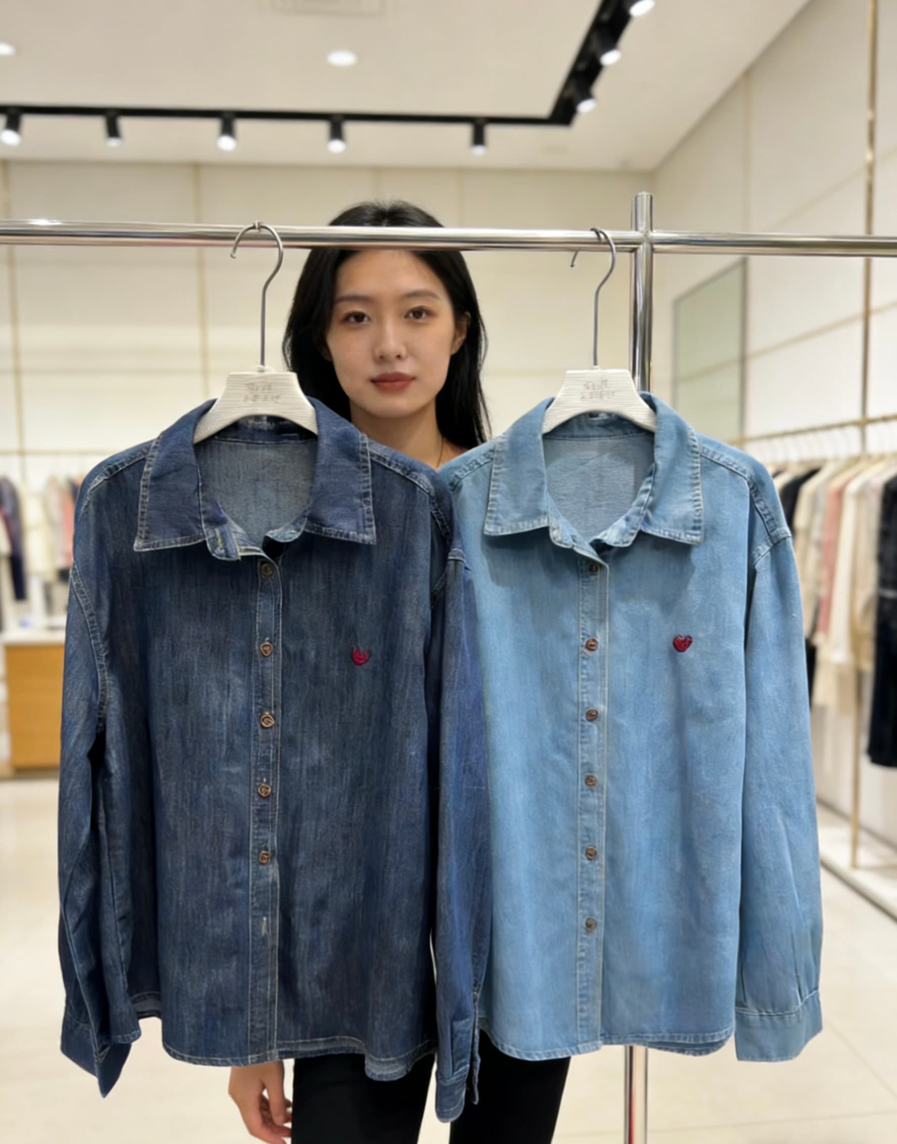 2026 새로운 하트 자수 데님 셔츠 루즈핏 캐주얼 다용도 폴로 칼라 긴팔 맨위 높은 품질 봄 가을 면 이미지 2