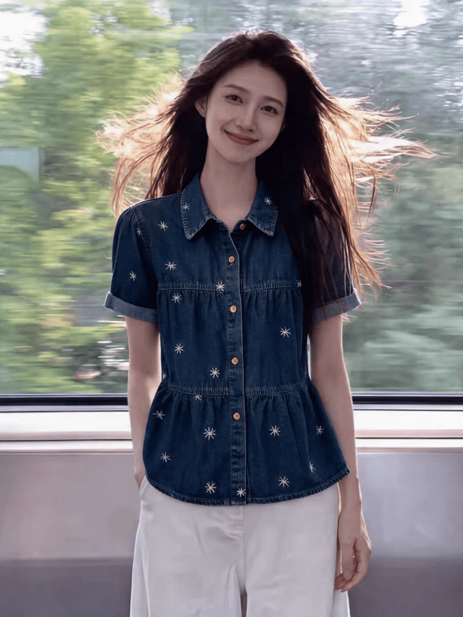 POLO 칼라 반팔 데님 셔츠 여자 여름 2026 빅 사이즈 지방 mm 슬림해 보이는 연령 감소 디자인 센스 자수 맨위 이미지 2