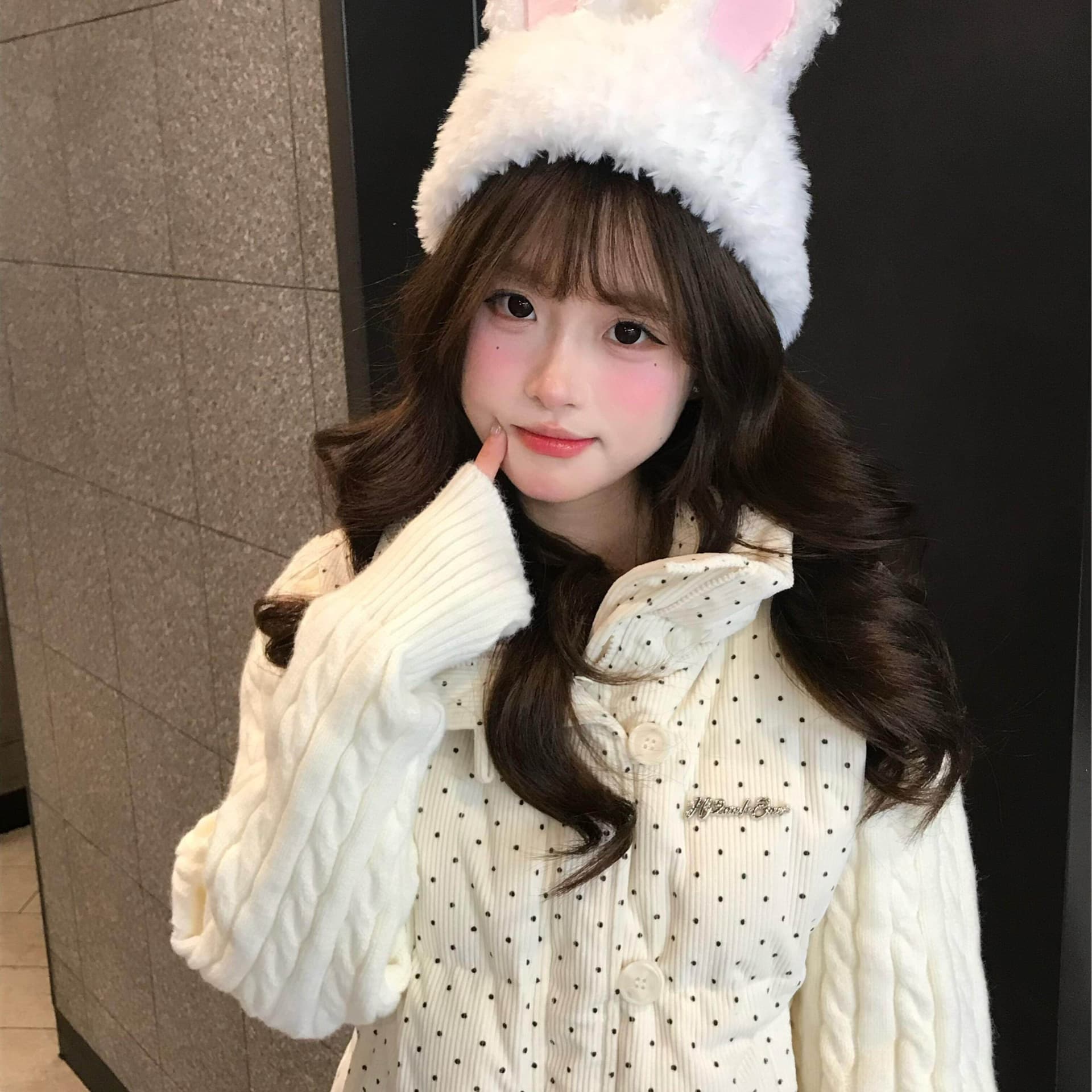 자이언트 잘 생긴 한 부서 도트 무늬 면 의류 여성 화이트 니트 패치워크 2025 겨울 새로운 두꺼운 목화 진딧물 쇼트 스타일 재킷 이미지 6