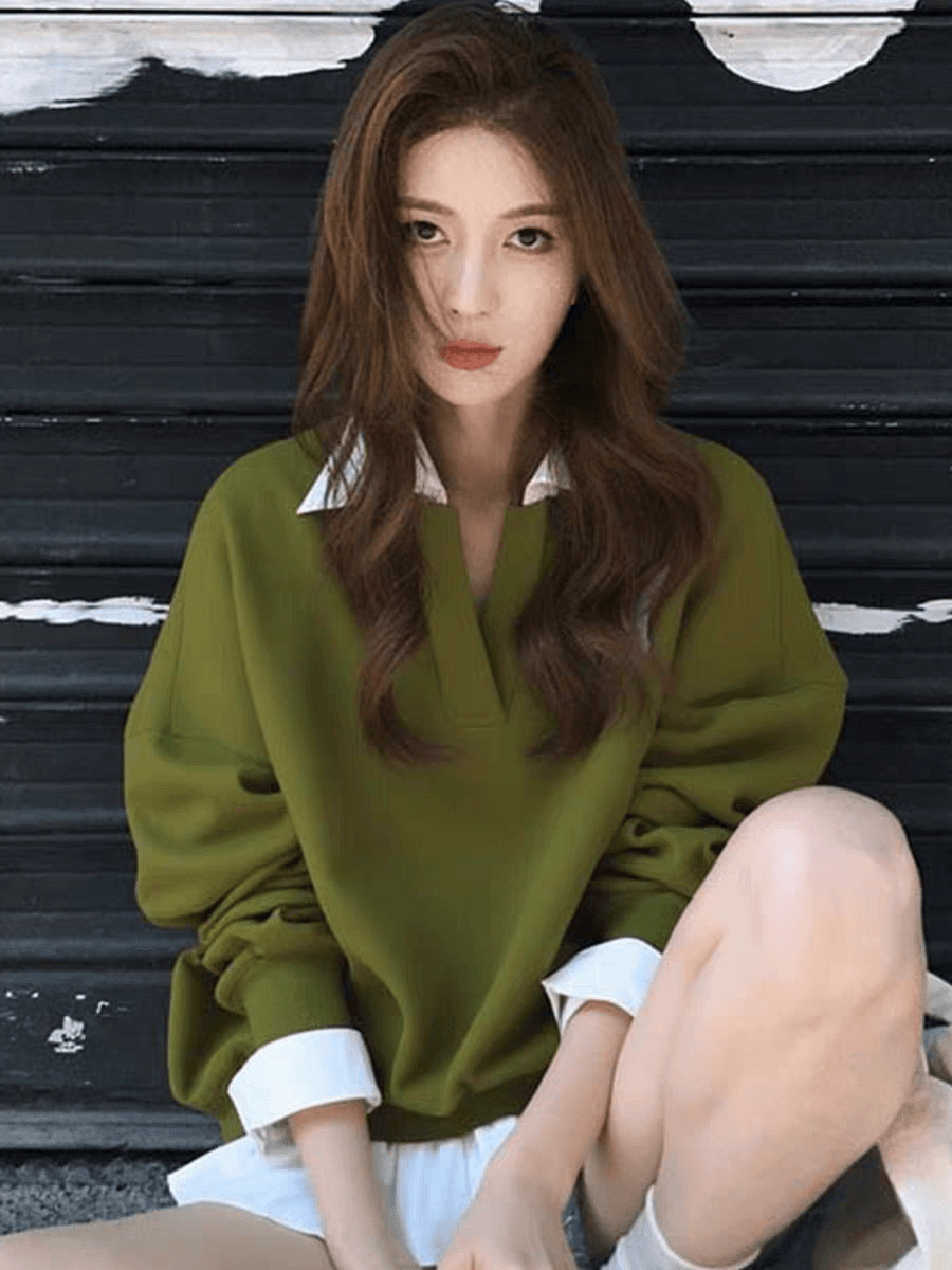 2026 년 이른 봄 작은 키 한 첨부 된 의류 아메리칸 레트로 느긋한 도파민 녹색 V넥 페이크 레이어드 후드티 상세 이미지 3