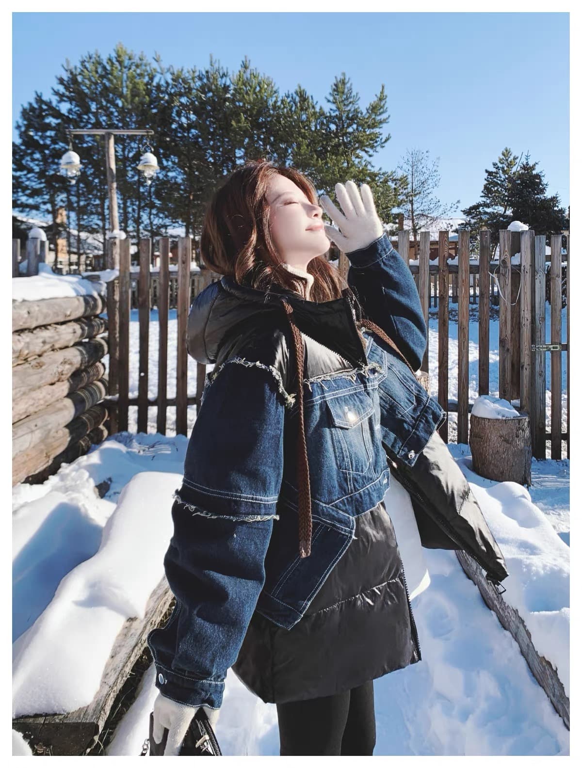 2026 겨울 새로운 데님 패치워크 다운 재킷 여성 거친 가장자리 페이크 레이어드 자수 후드 루즈핏 두꺼운 재킷 상세 이미지 16