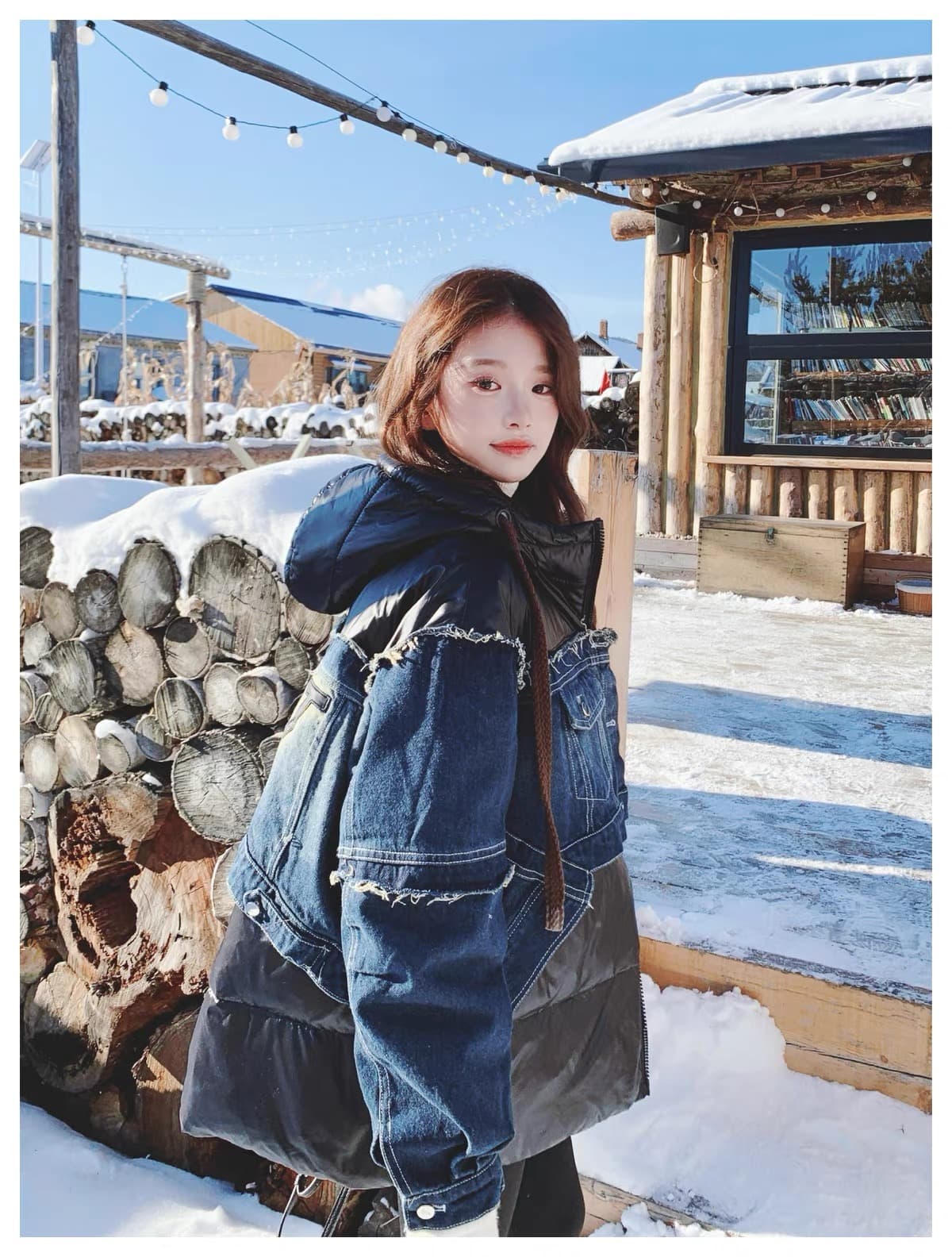 2026 겨울 새로운 데님 패치워크 다운 재킷 여성 거친 가장자리 페이크 레이어드 자수 후드 루즈핏 두꺼운 재킷 상세 이미지 25