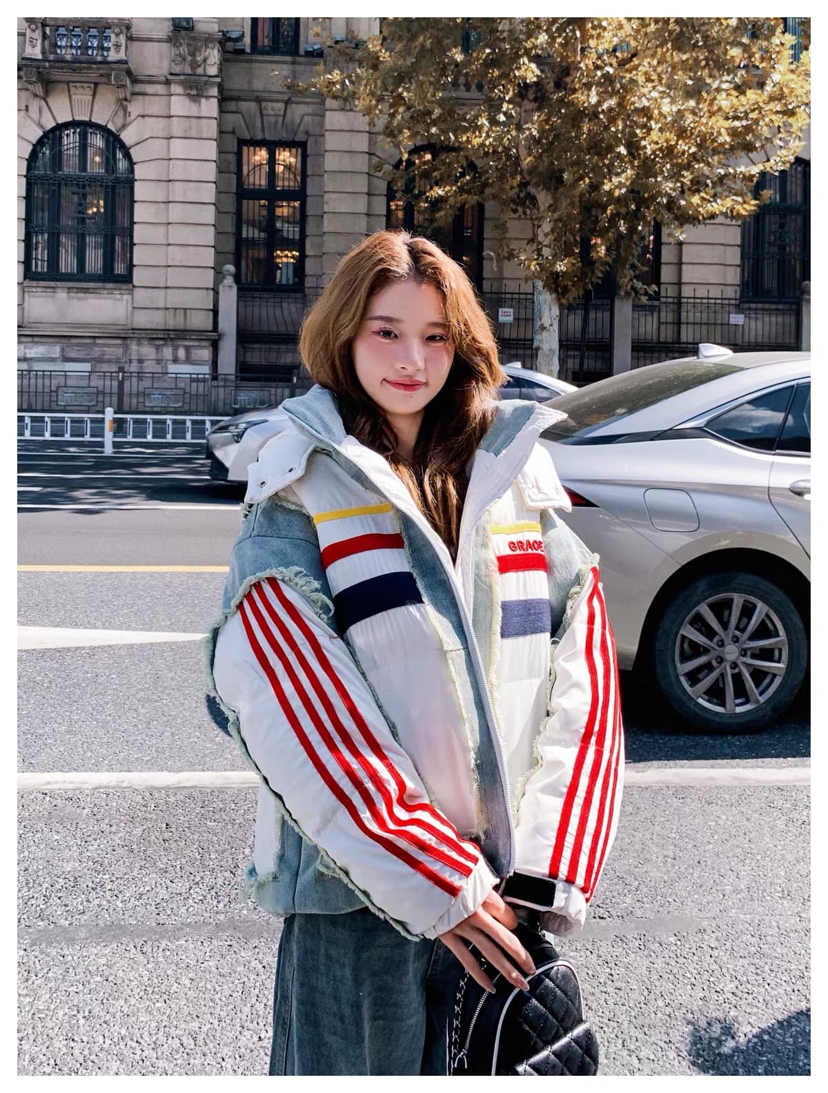 2026 겨울 새로운 레트로 데님 거친 가장자리 패치워크 다운 재킷 여성 후드 화이트 덕 다운 루즈핏 운동 바람 재킷 상세 이미지 24