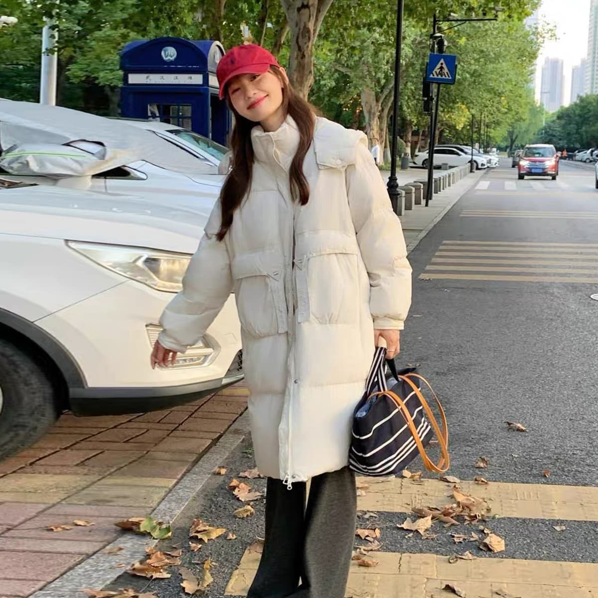 사실 다운 한 부서 후드 중간 길이 다운 재킷 여성 2026 겨울 보온 루즈핏 두꺼운 빵 외투 이미지 4
