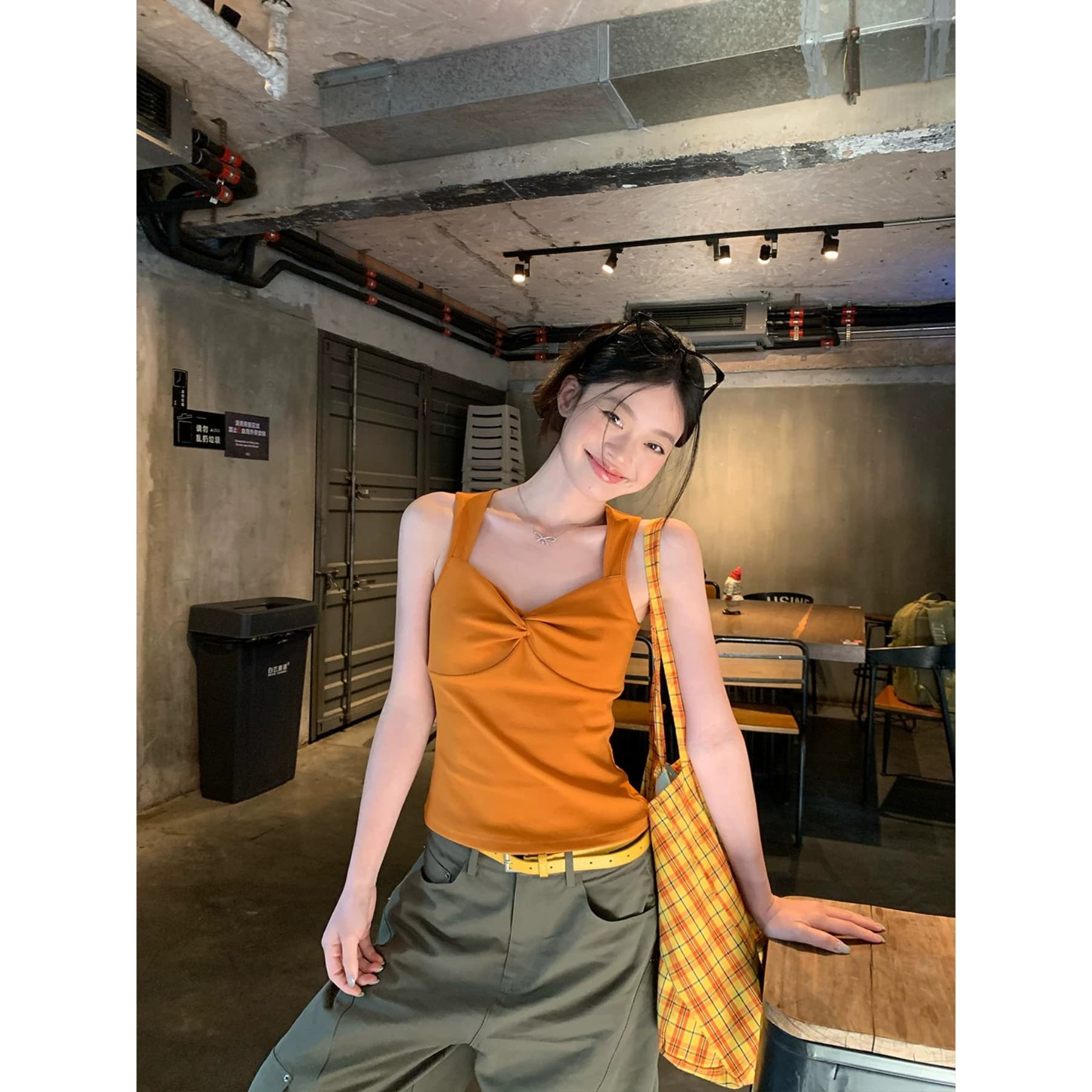 한 부서 핫걸 바람 긍정적 인 빨간색 비틀림 캐미솔 여름 몸매 가꾸기 슬림해 보이는 외출용 인사이드 가져 가라. 민소매 순수한 욕망 맨위 이미지 4
