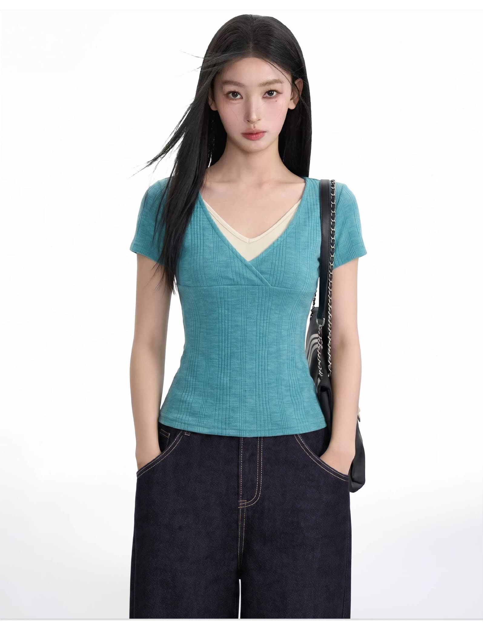 파란색 페이크 레이어드 V넥 긍정적 인 어깨 반팔 티셔츠 여성 여름 여름 2026 새로운 쇼트 스타일 몸매 가꾸기 타이트 반소매 맨위 상세 이미지 4