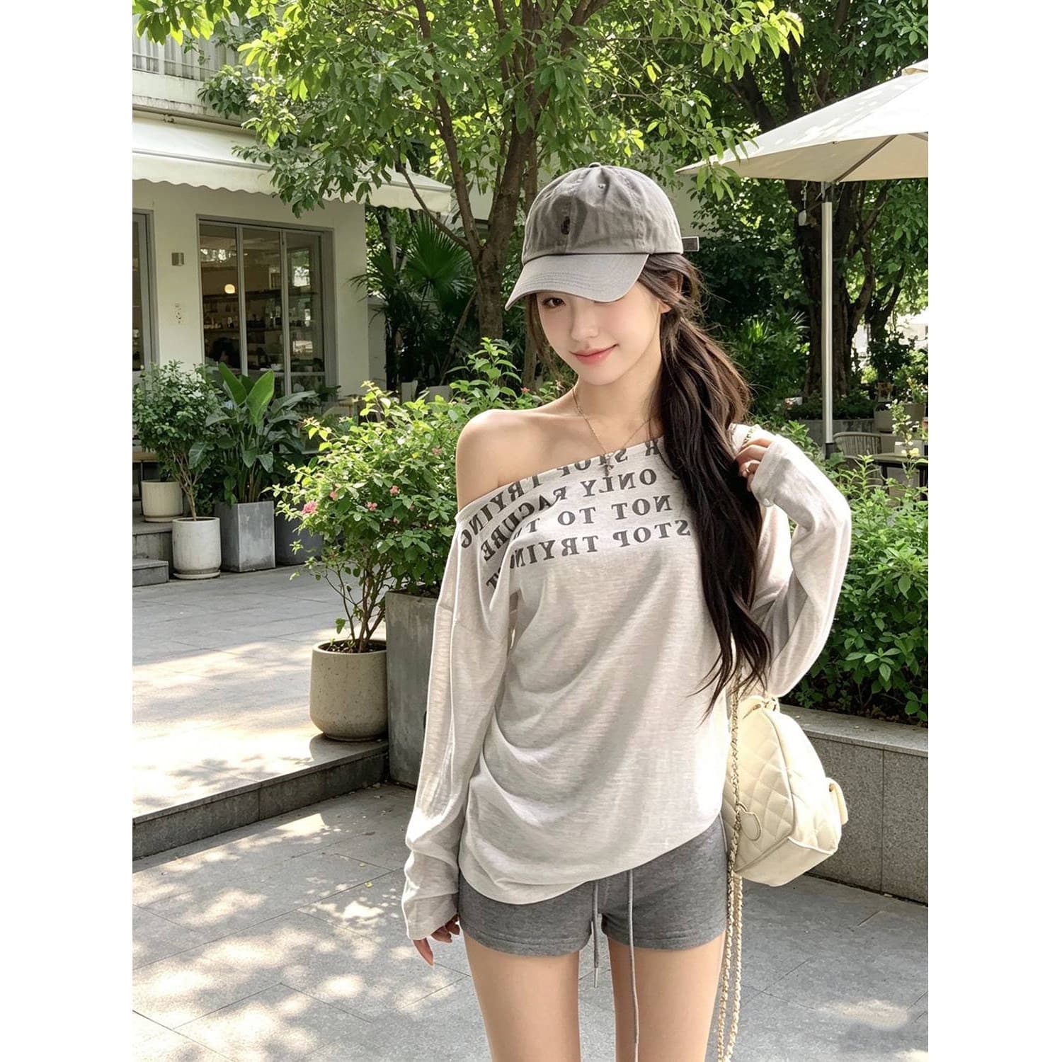 라이 경기 서울 눈꽃 면 알파벳 프린트 비스듬한 어깨 얇은 스타일 긴팔 티셔츠 여성 여름 루즈핏 허리 수축 자외선 차단 맨위 상세 이미지 4