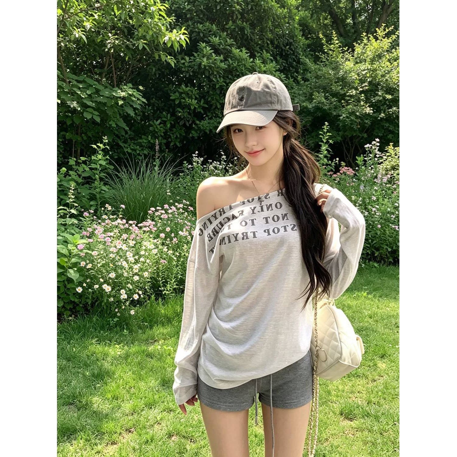 라이 경기 서울 눈꽃 면 알파벳 프린트 비스듬한 어깨 얇은 스타일 긴팔 티셔츠 여성 여름 루즈핏 허리 수축 자외선 차단 맨위 상세 이미지 6