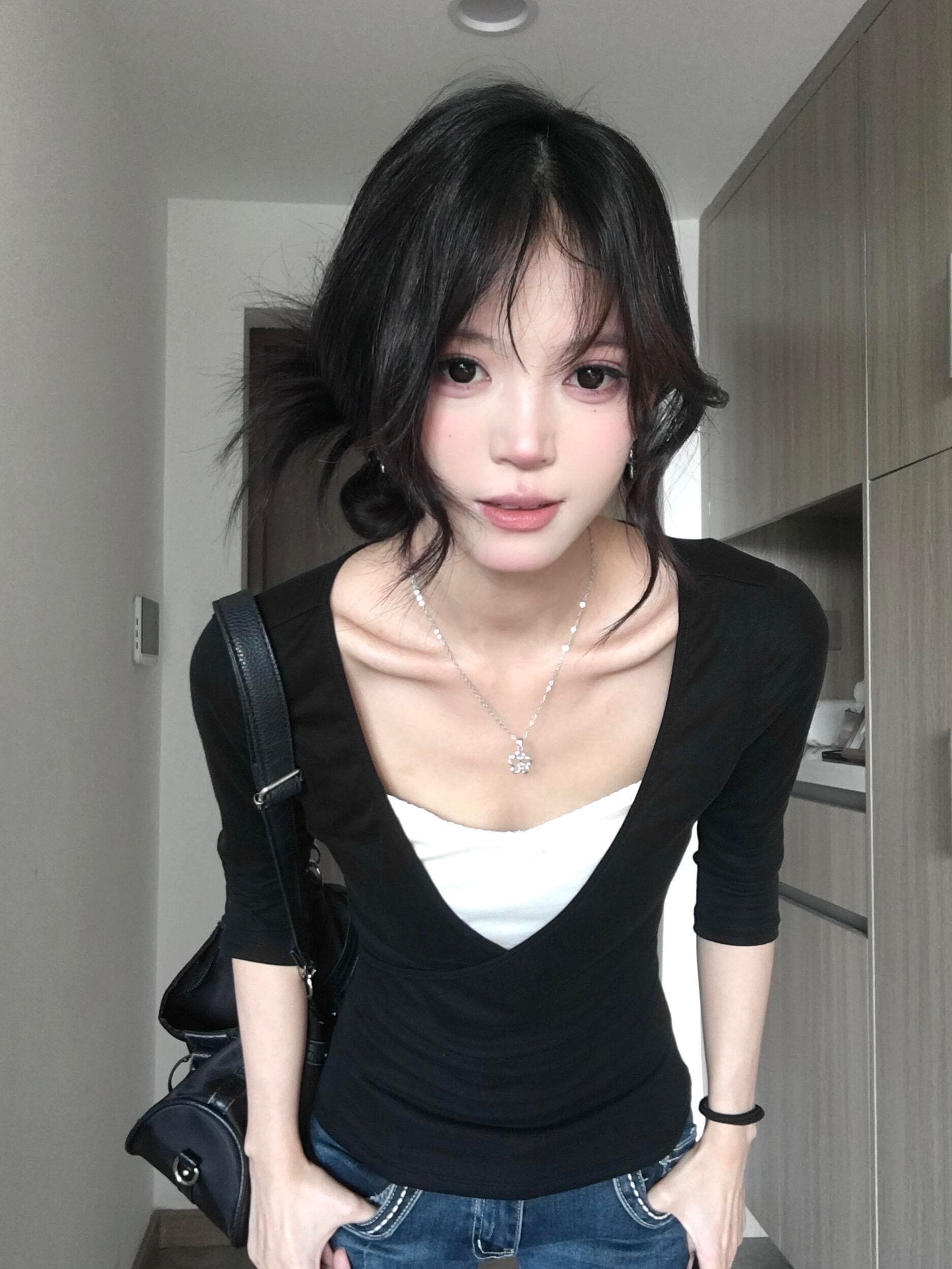 모달 사람들 면 검정색 V넥 페이크 레이어드 긴팔 티셔츠 여성 몸매 가꾸기 슬림해 보이는 기본 셔츠 한 첨부 된 의류 상세 이미지 6