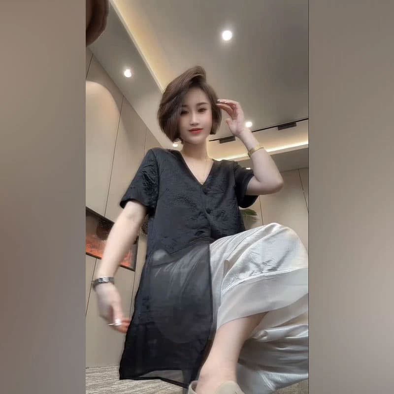 패션 고급 센스 외국 가스 착용 가져 가라. 2026 작은 대중 패치워크 V넥 반팔 맨위 넓은 다리 캐주얼 바지 품격 세트 이미지 3
