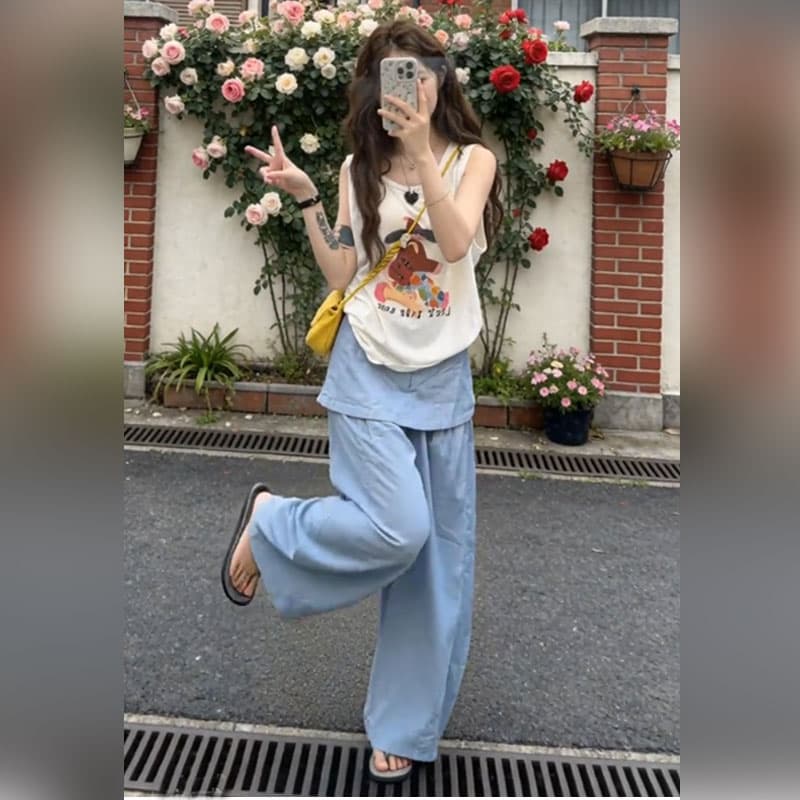 여름 디자인 센스 작은 대중 외출용 만화 프린트 루즈핏 민소매 조끼 맨위 디자인 센스 캐주얼 바지 두 조각 여성 세트 상세 이미지 3