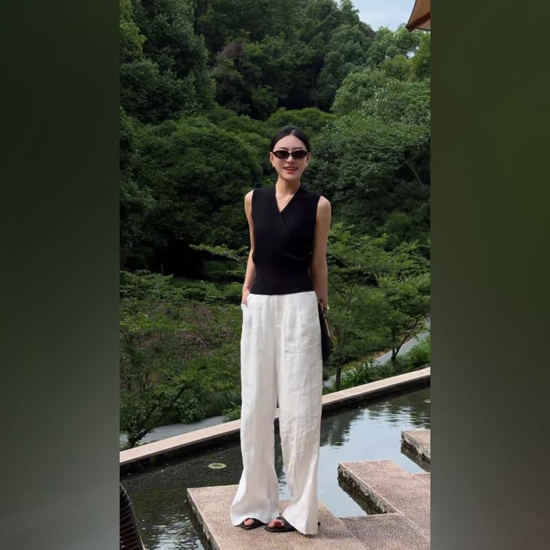 한 부서 V넥 꼬집기 허리 슬림해 보이는 민소매 조끼 빛 요리 한 바람 품격 도루 센스 화이트 캐주얼 와이드 레그 팬츠 투피스 슈트 여성 상세 이미지 4