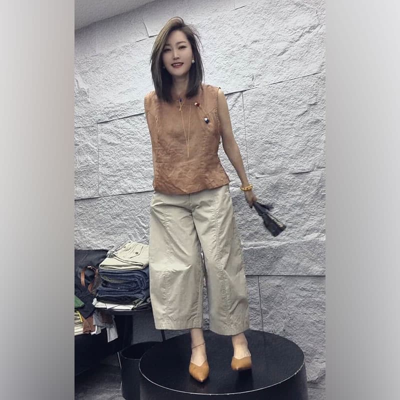 2026 여름 새로운 레트로 스탠드 칼라 슬림해 보이는 맨위 하이웨이스트 캐주얼 바지 디자인 센스 Chic 미니멀리즘 투피스 세트 트렌디 이미지 4