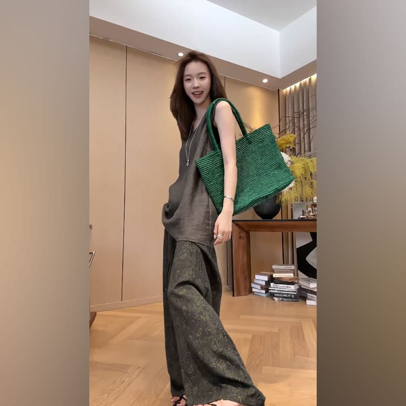 느긋한 느슨함 센스 회색 민소매 v 칼라 조끼 하이웨이스트 도루 센스 녹색 프린트 와이드 레그 팬츠 게으른 투피스 세트 이미지 4