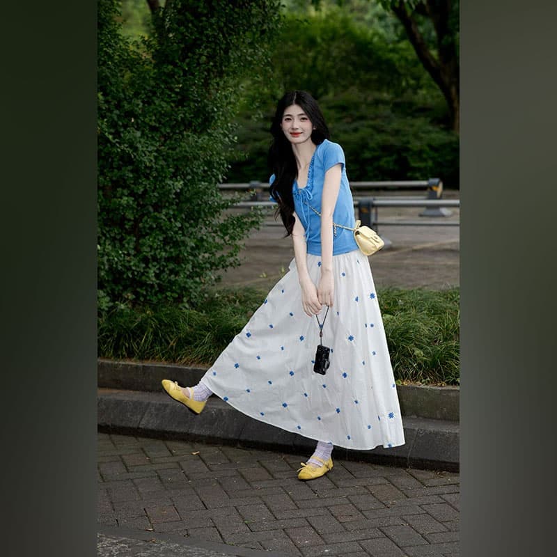 여름 새로운 파란색 V넥 나비 매듭 프릴 몸매 가꾸기 반팔 티셔츠 코디 화이트 한 마디 롱 스커트 투피스 세트 이미지 3